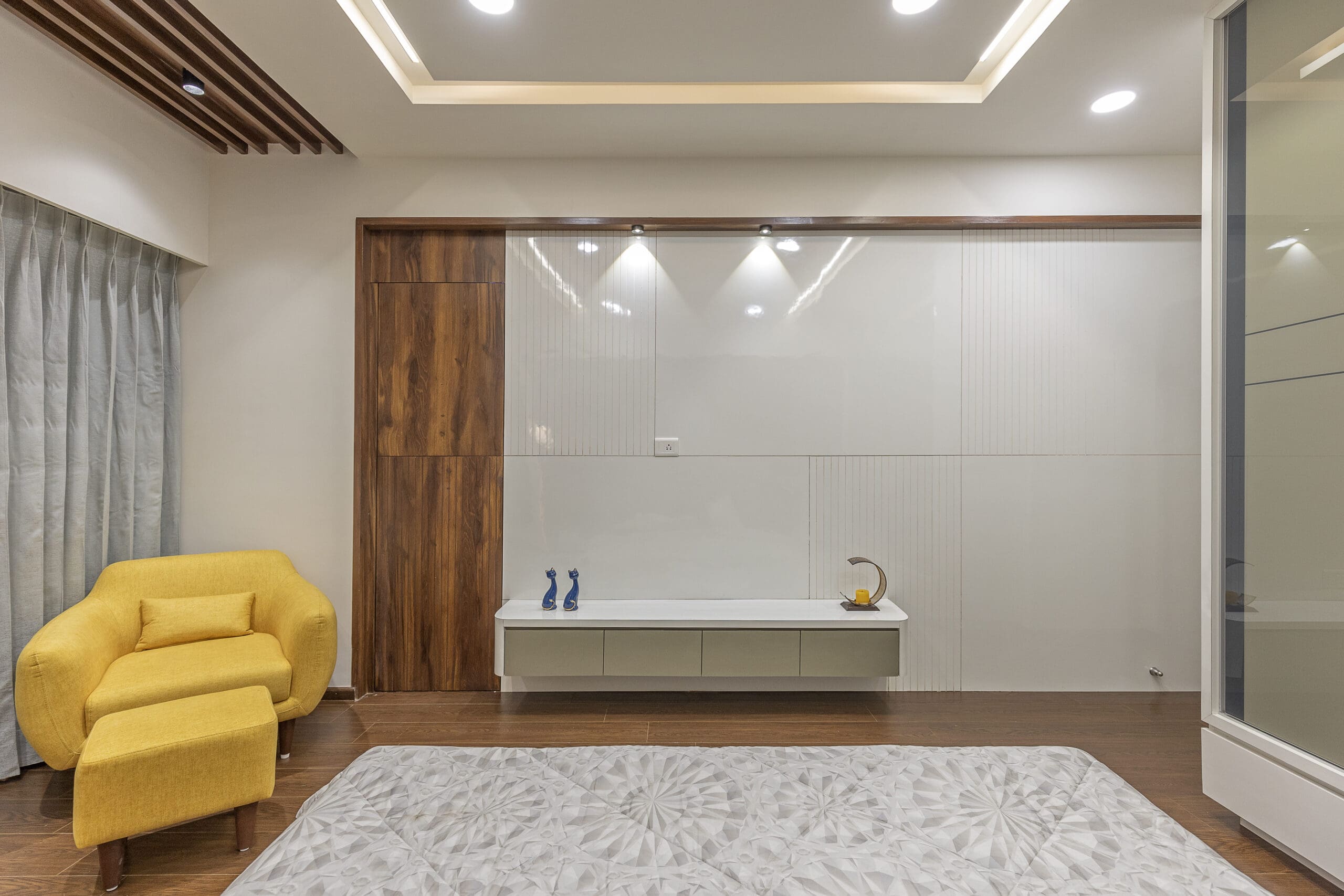 A 3 BHK Apartment Interior Design at Orchid Heaven by Montdor Interior ...