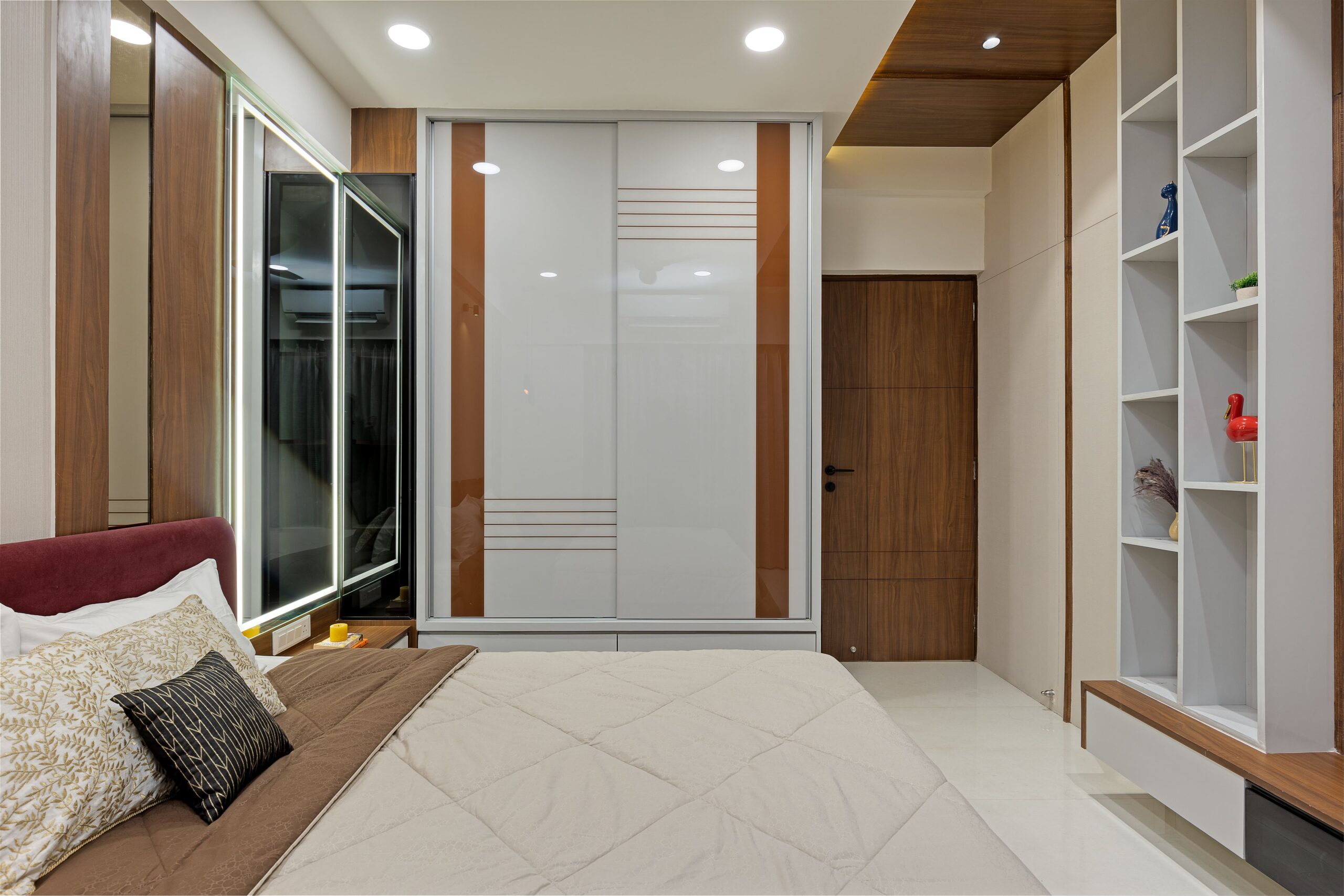 A 3 BHK Apartment Interior Design at Shyam Sanvi, Ahmedabad by Montdor ...