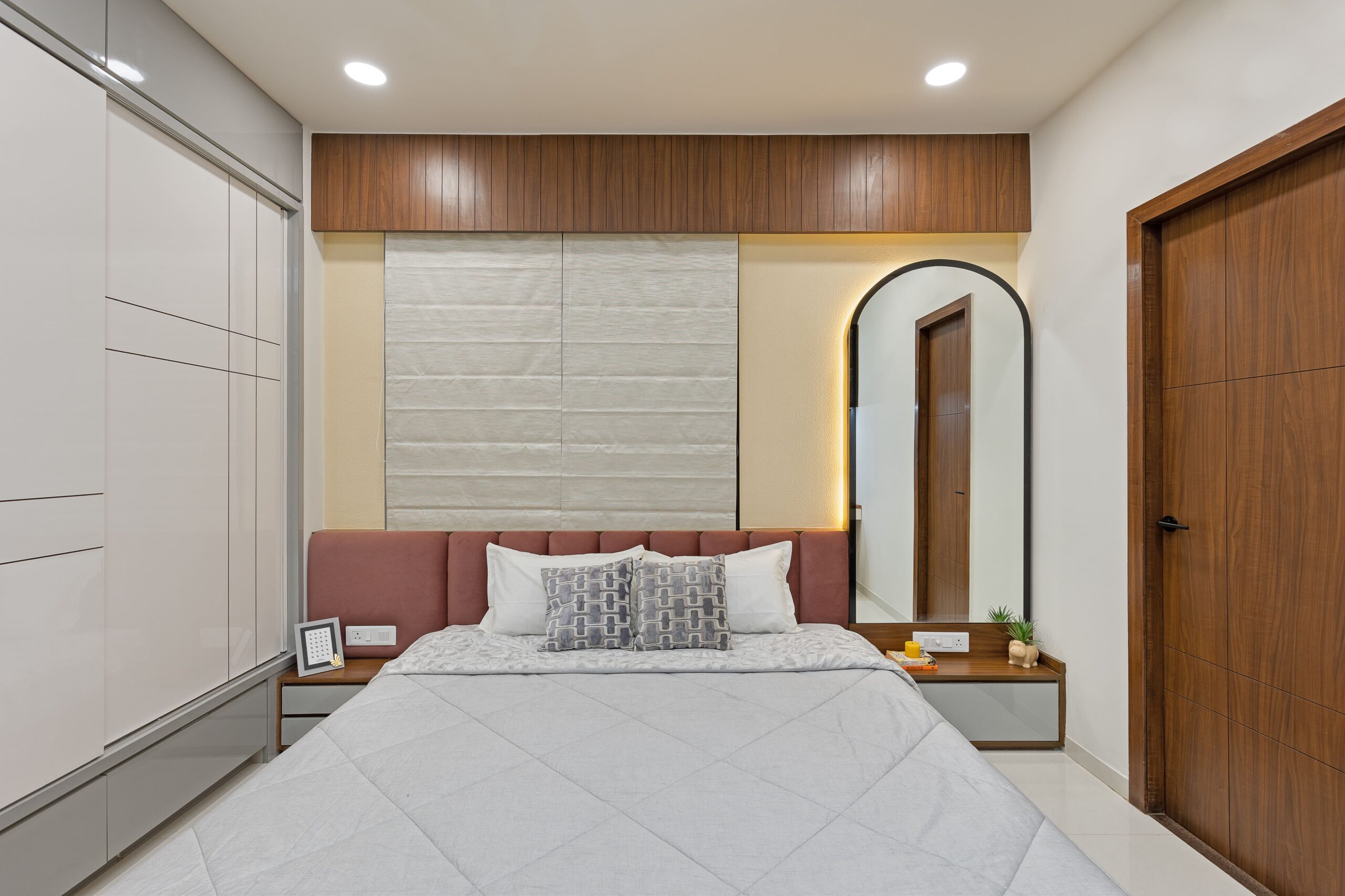 A 3 BHK Apartment Interior Design at Shyam Sanvi, Ahmedabad by Montdor ...