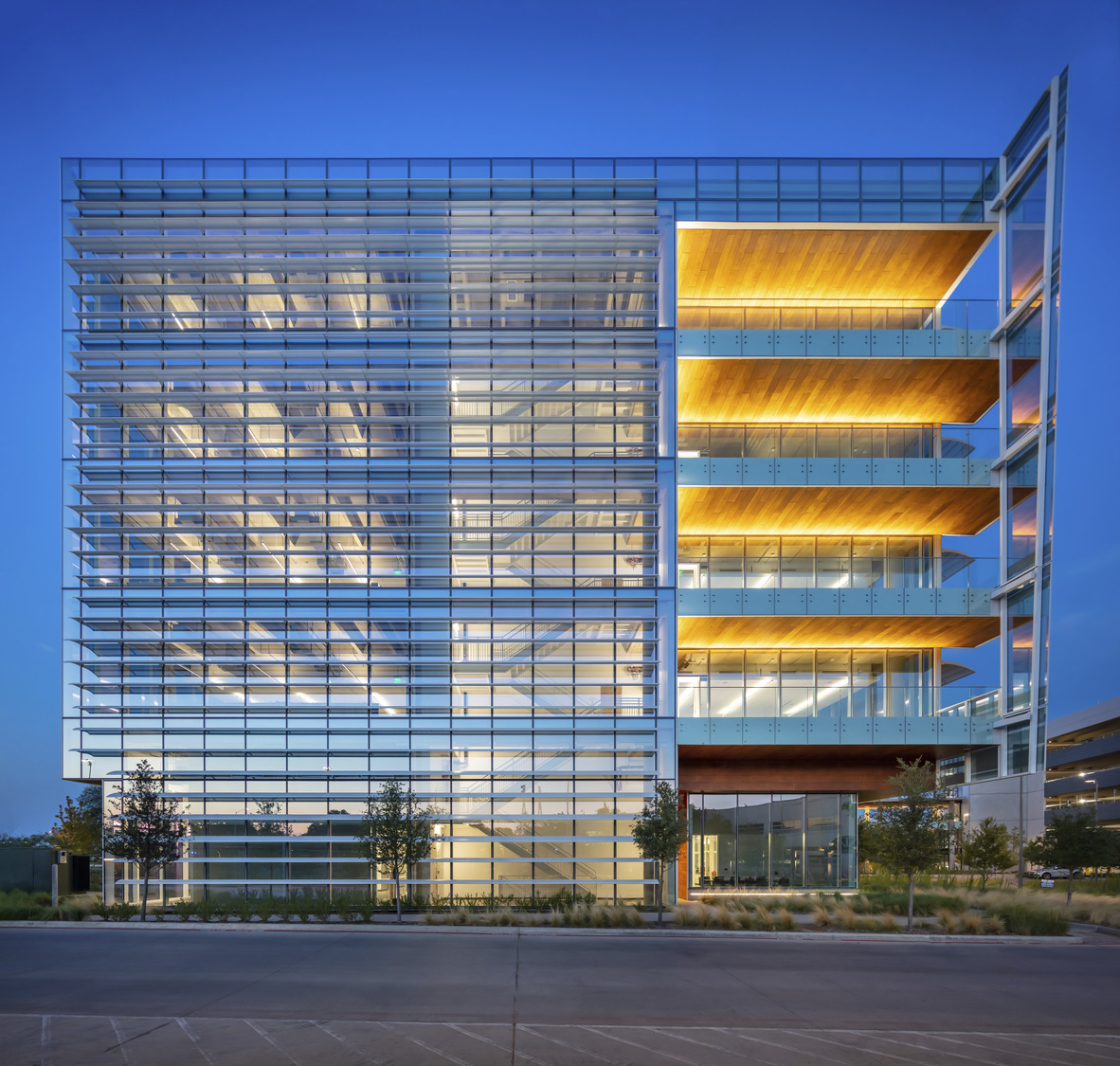 American Airlines Federal Credit Union Headquarters by Corgan - Architizer