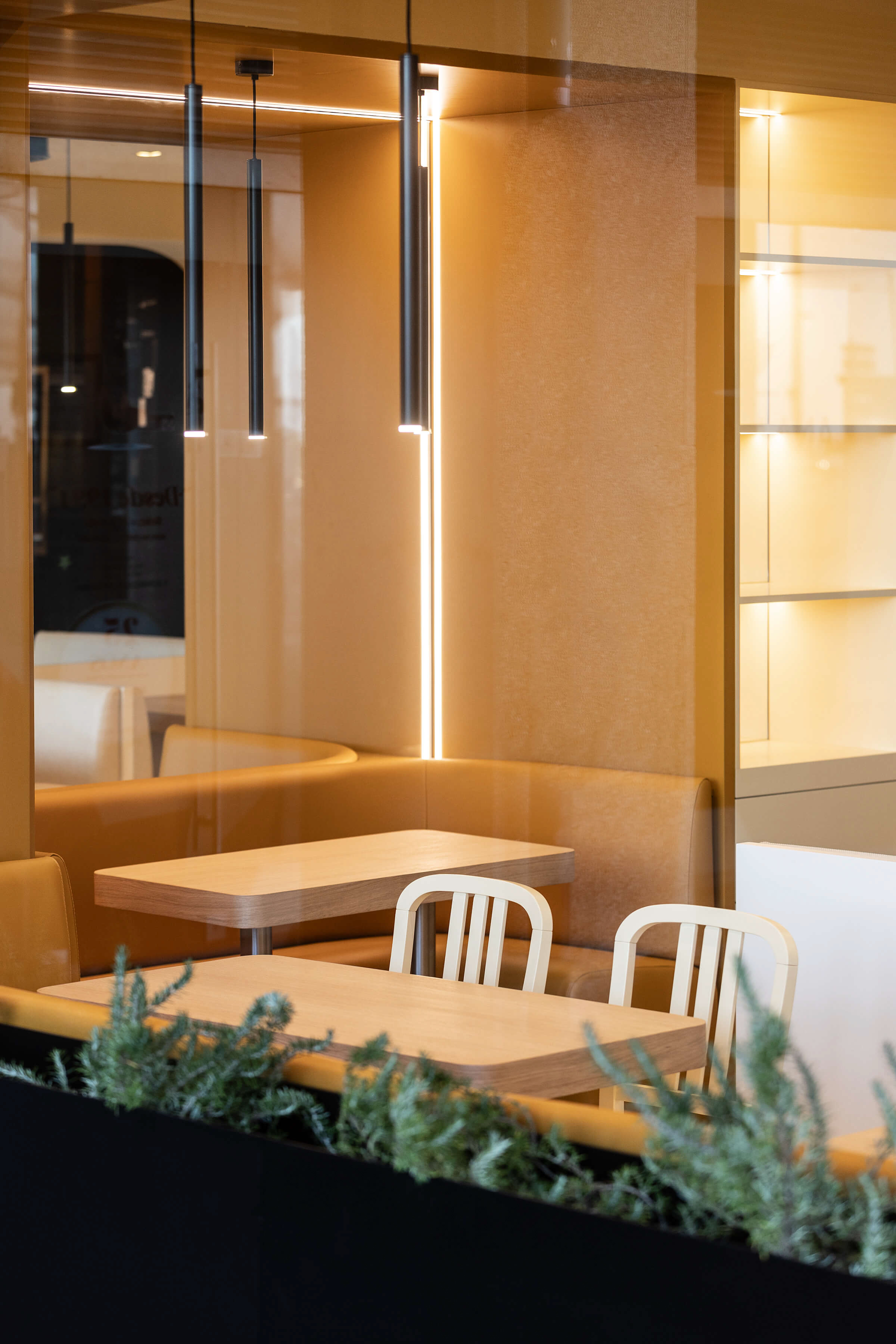 RM RESTAURANT&SNACK BAR by ESQVTA | interior design & architecture ...