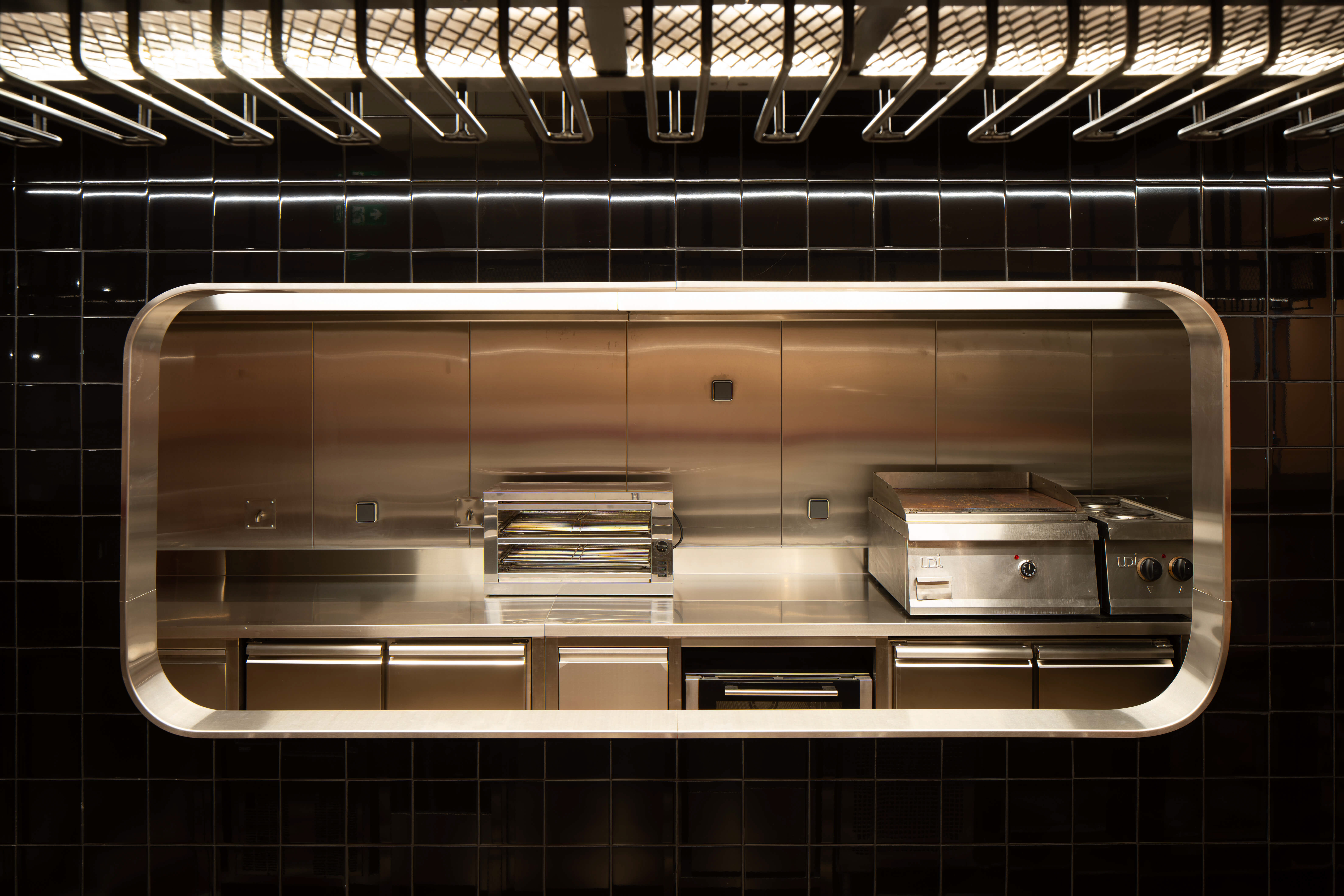RM RESTAURANT&SNACK BAR by ESQVTA | interior design & architecture ...