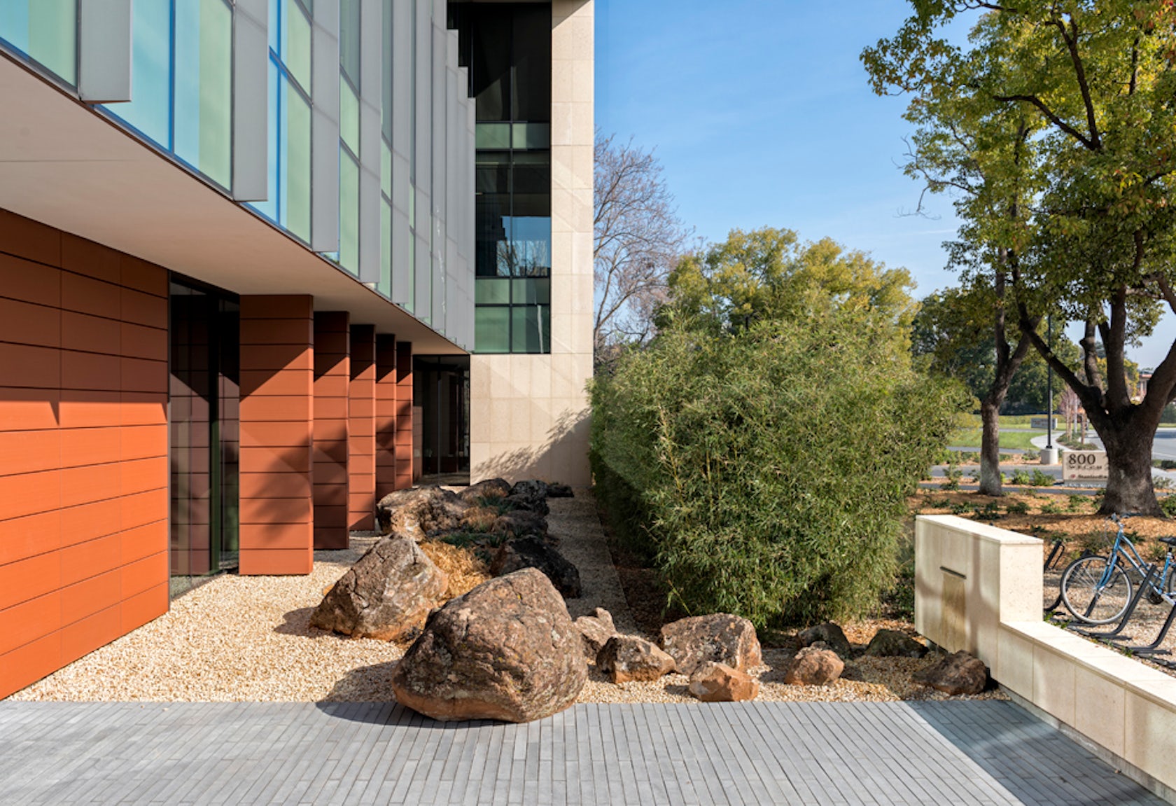 Stanford University, CJ Huang Building by INTERSTICE Architects