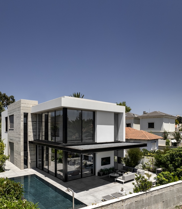 The home of Moshik Hadida - owner of an architecture and interior ...