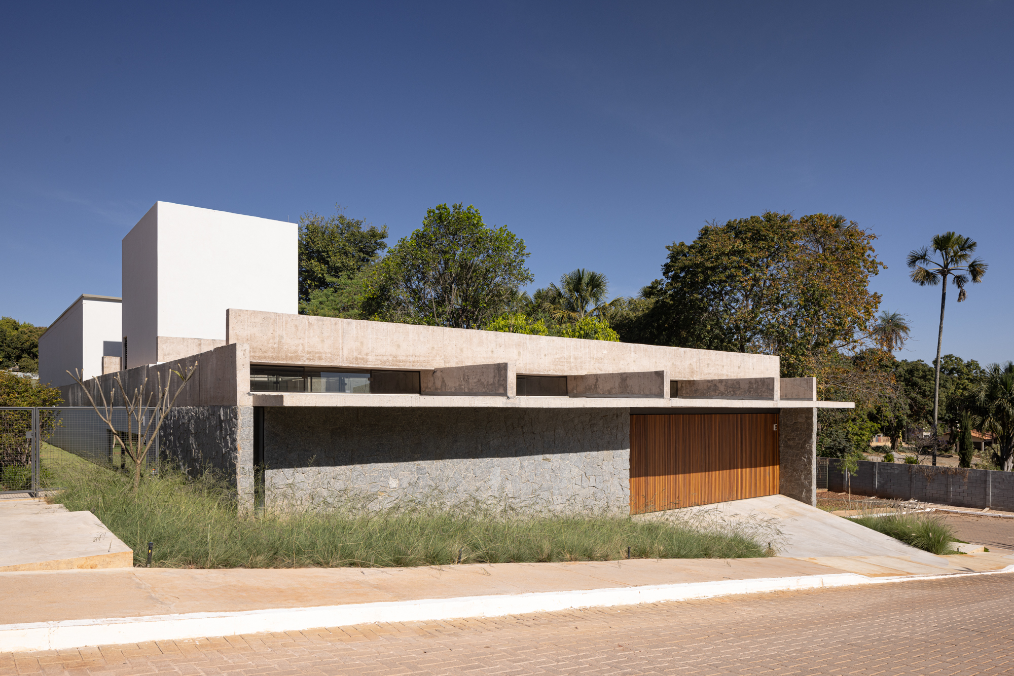 Dante House by BLOCO Arquitetos - Architizer