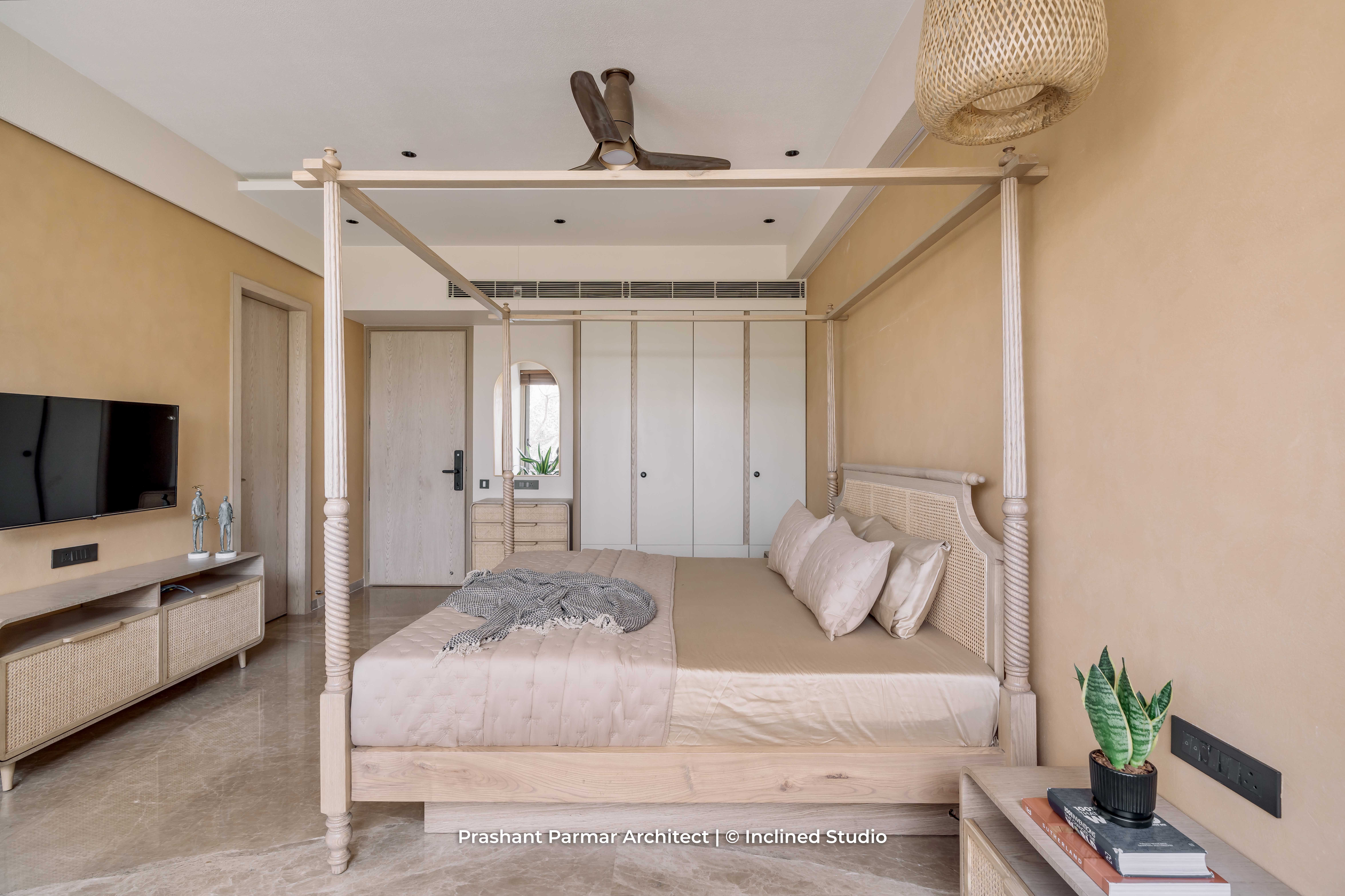 Idea 4281534: Graceful 5BHK Interiors at Viola Apartment by Prashant ...
