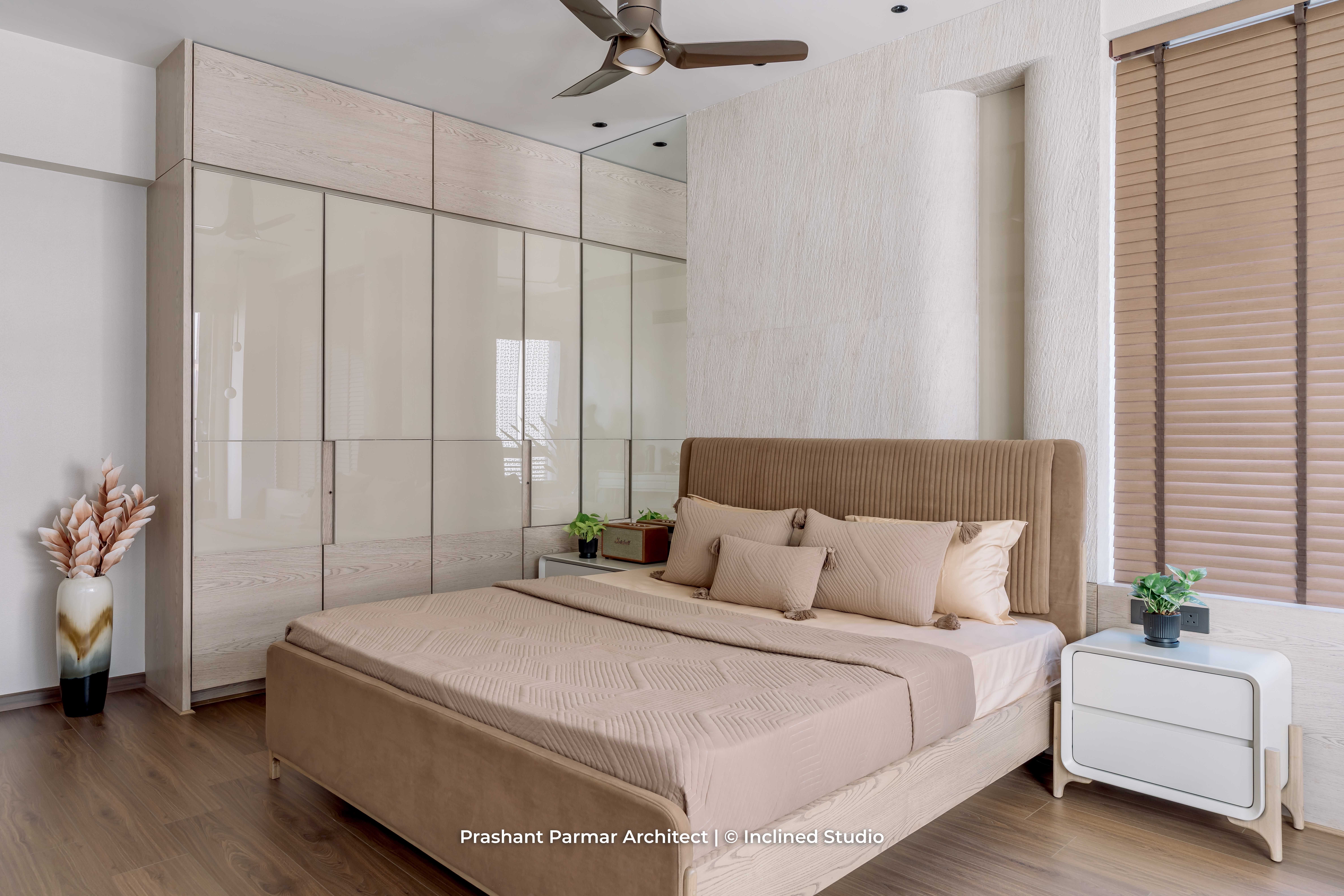 Graceful 5BHK Interiors at Viola Apartment by Prashant Parmar Architect ...