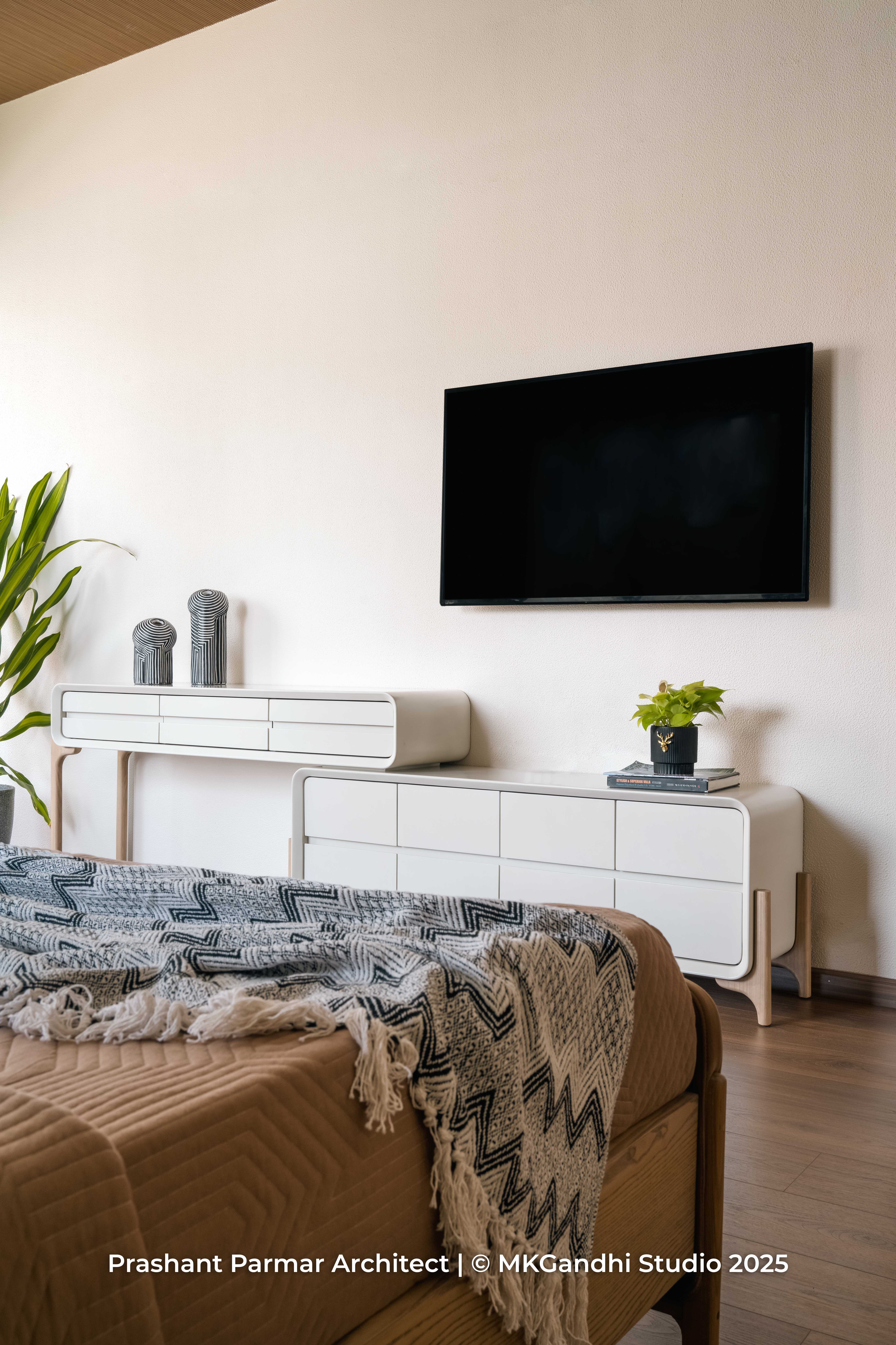 Graceful 5BHK Interiors at Viola Apartment by Prashant Parmar Architect ...