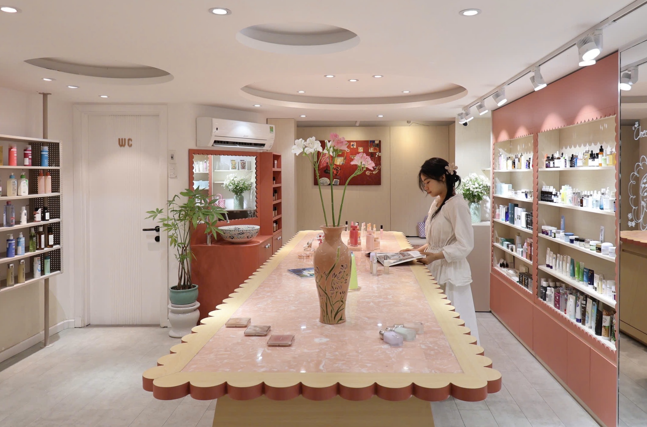 Nika Cosmetics 1 by SUPPERCAAT - Danang Interior Design - Architizer