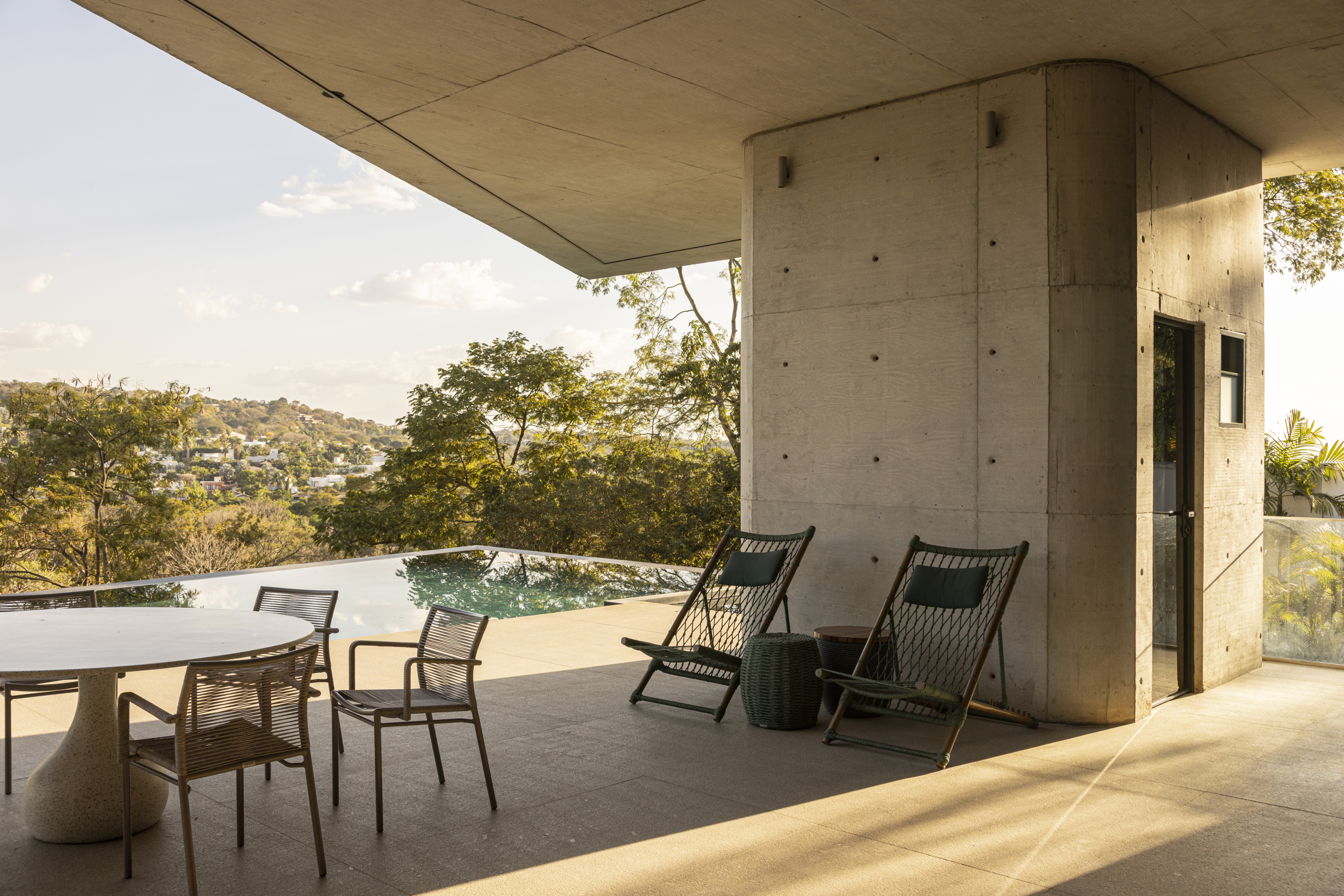 Idea 4348794: Concrete House by dayala e rafael arquitetos associados ...