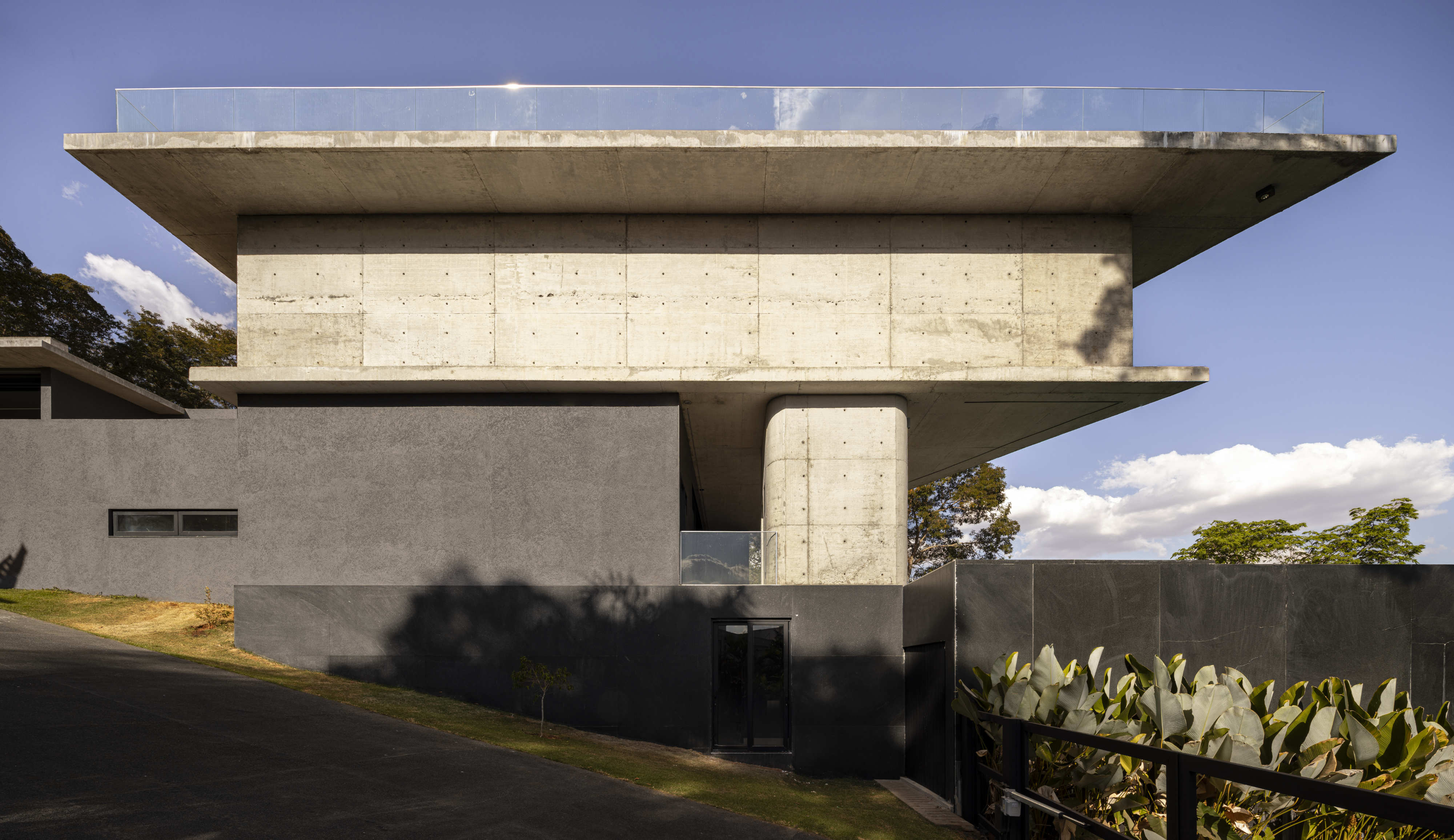 Idea 4348795: Concrete House by dayala e rafael arquitetos associados ...