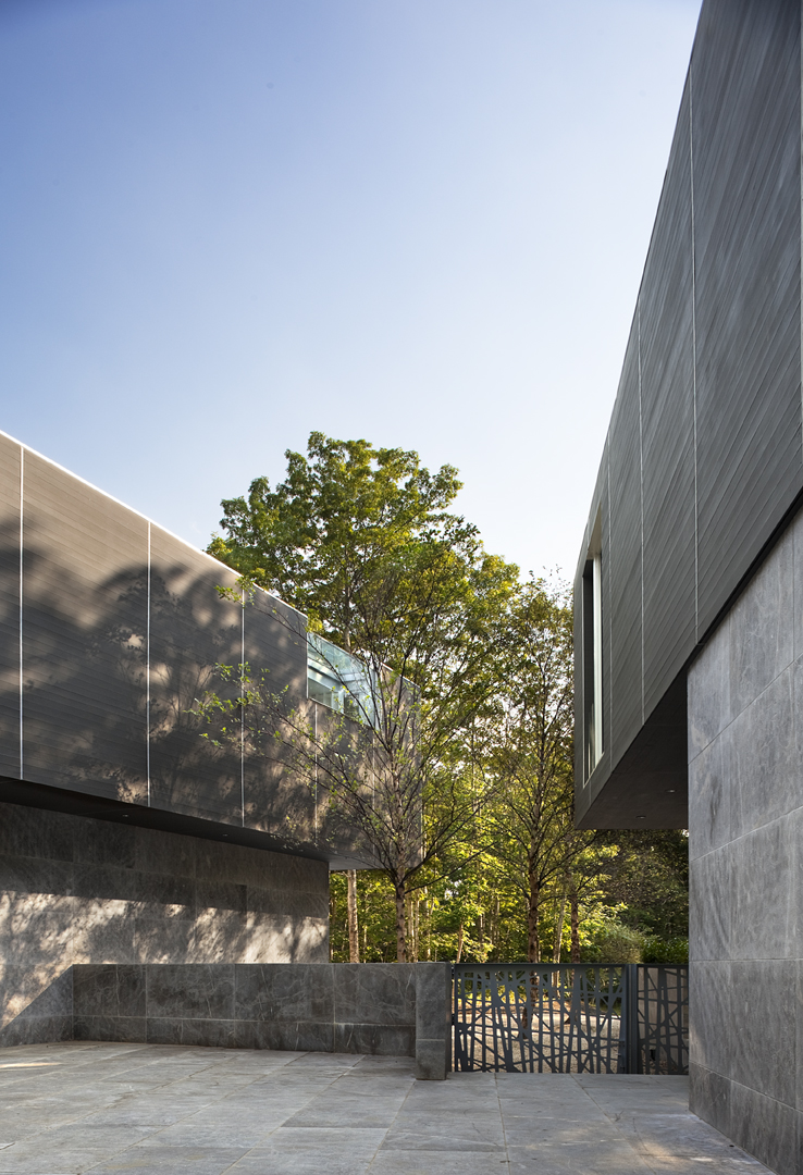 Split House by K/R by K/R - Architizer