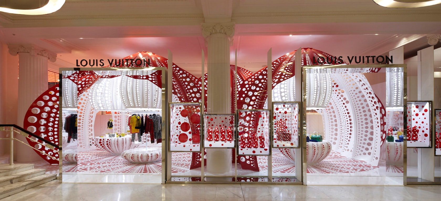 Louis Vuitton - Inside the Louis Vuitton Yayoi Kusama pop-up store