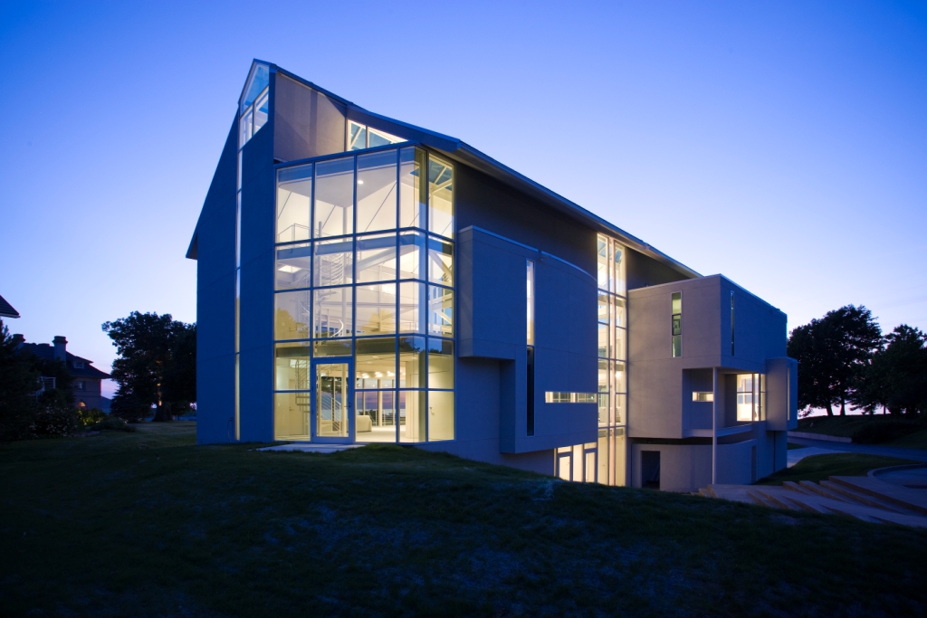 Breezy Bluff Development - Blackstone House - Architizer