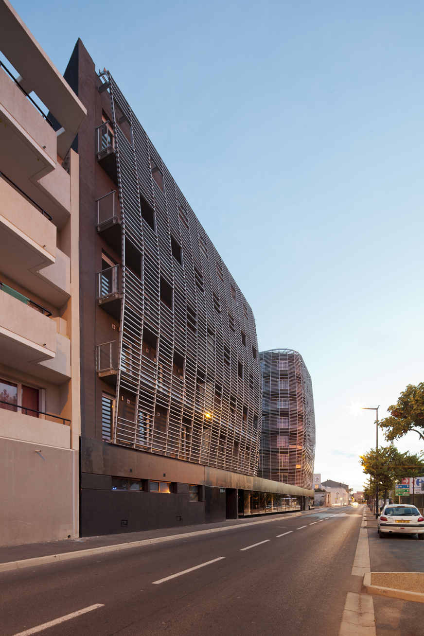71 council and private flats in Sète by Colboc Franzen et Associés