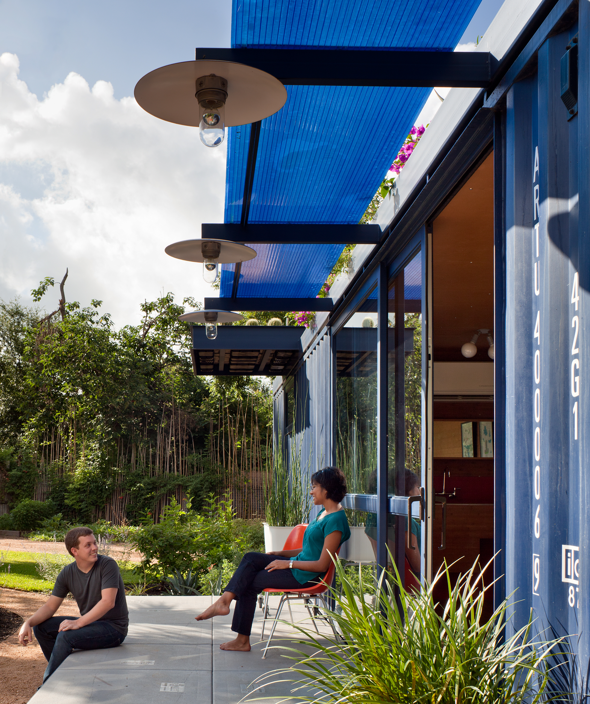 Idea 232713: Container Guest House by poteet architects, lp in San ...