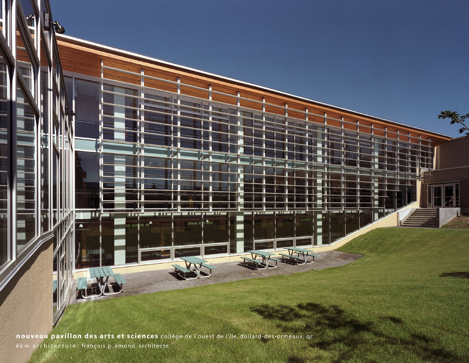 West Island College Pavillion of Arts and Science by ékm architecture