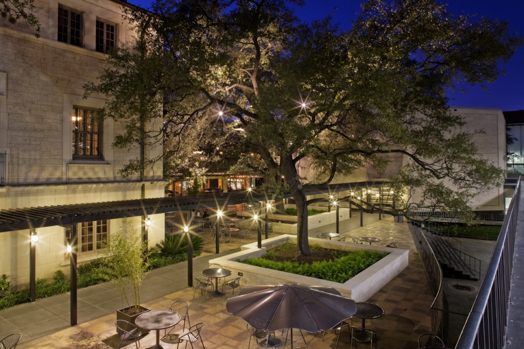 Texas Union Courtyard - Architizer