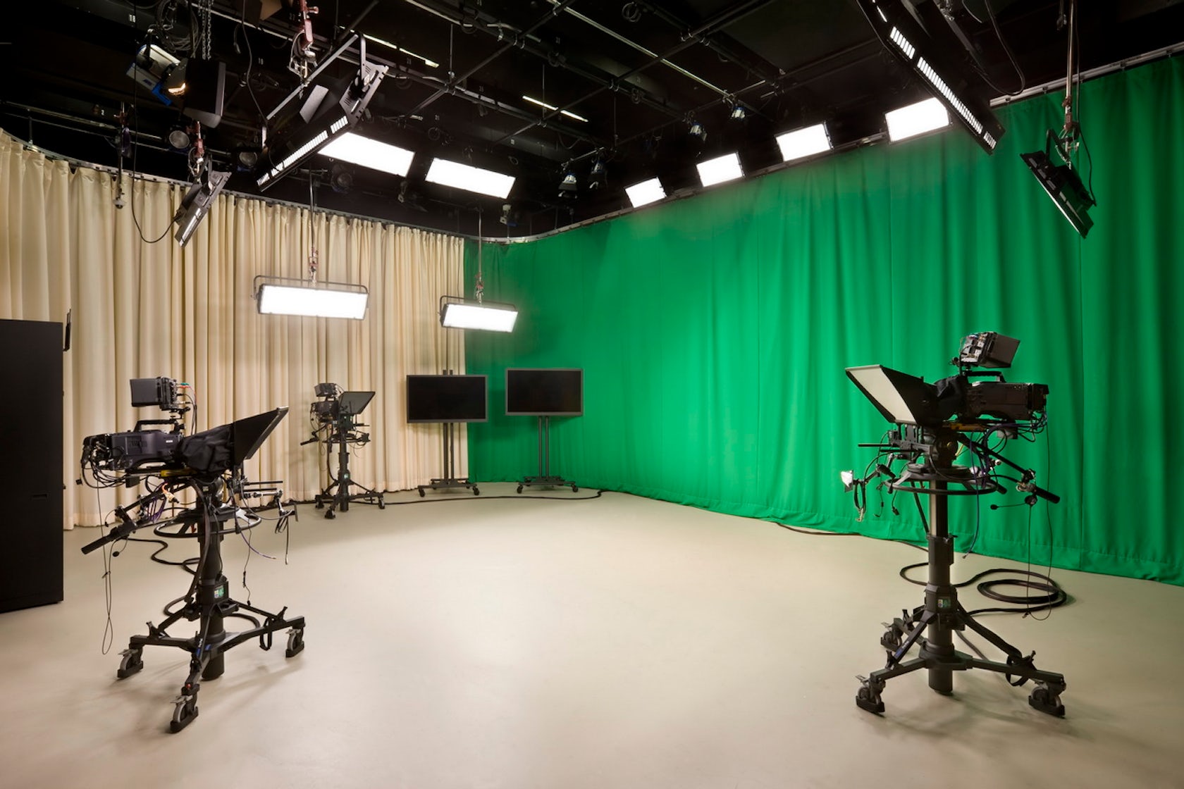 City of Beverly Hills Office Building by Ehrlich Yanai Rhee Chaney