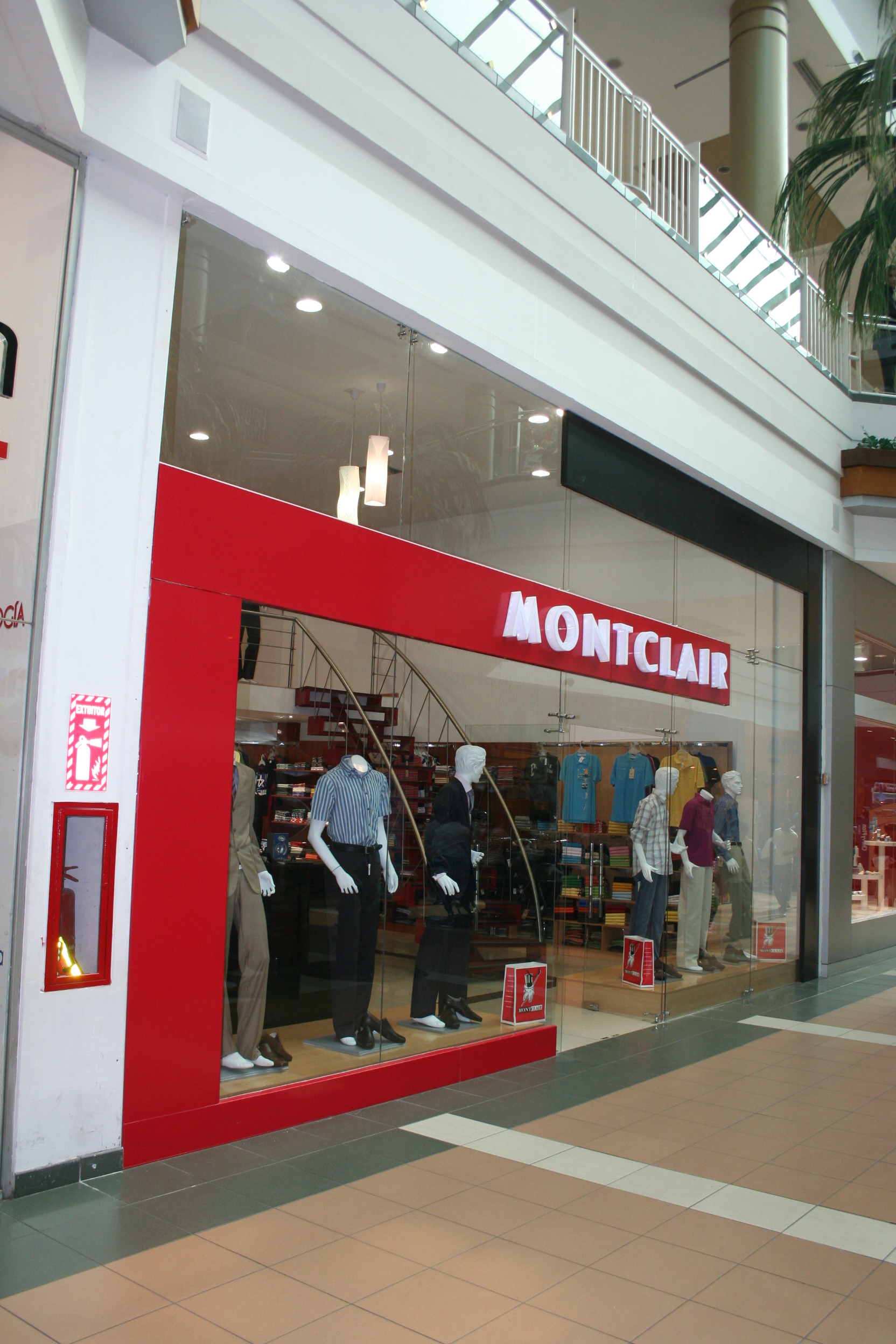 "MONTCLAIR" store. Mall del Sol. Architizer