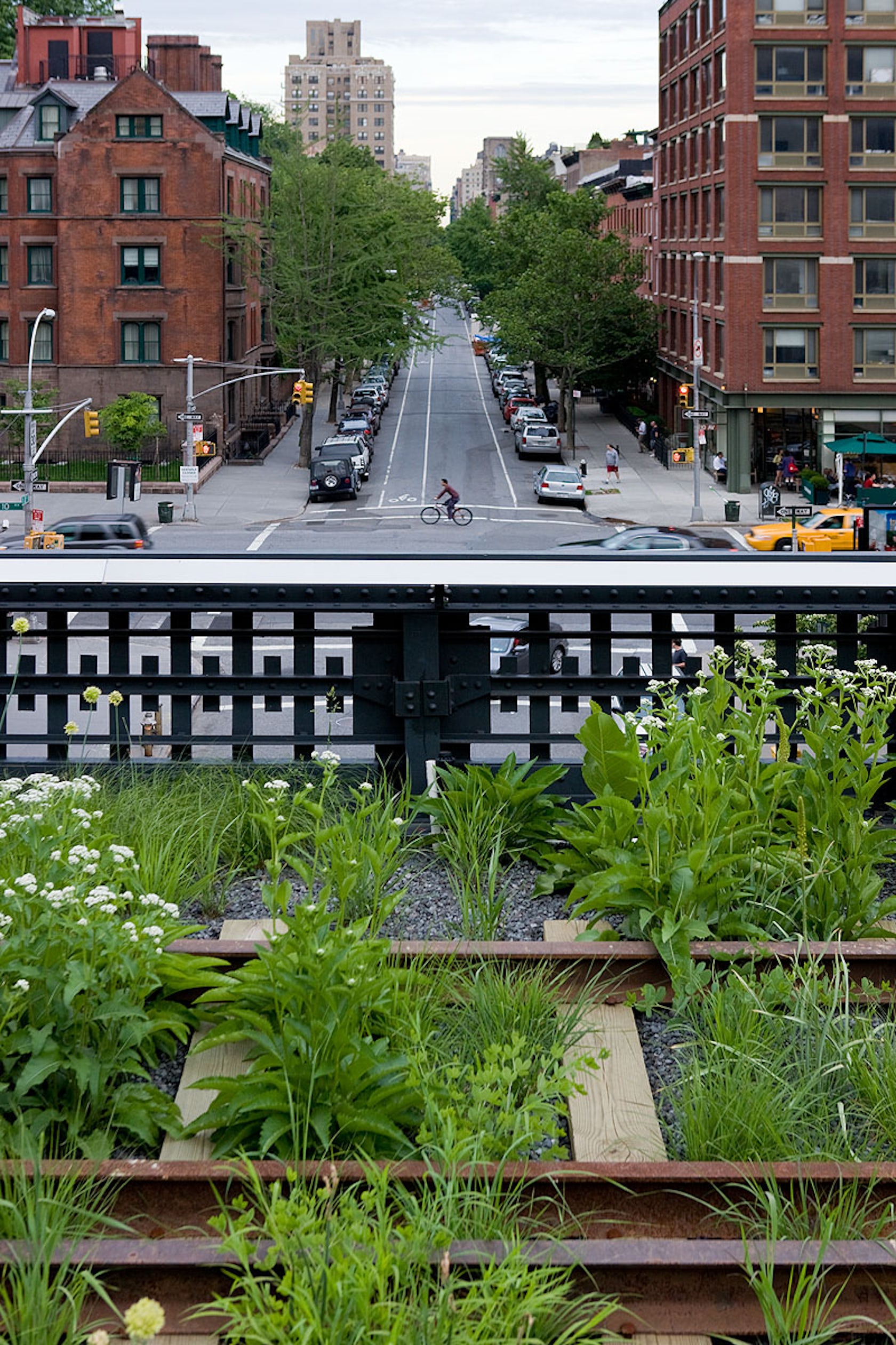 The High Line, Architecture, Store
