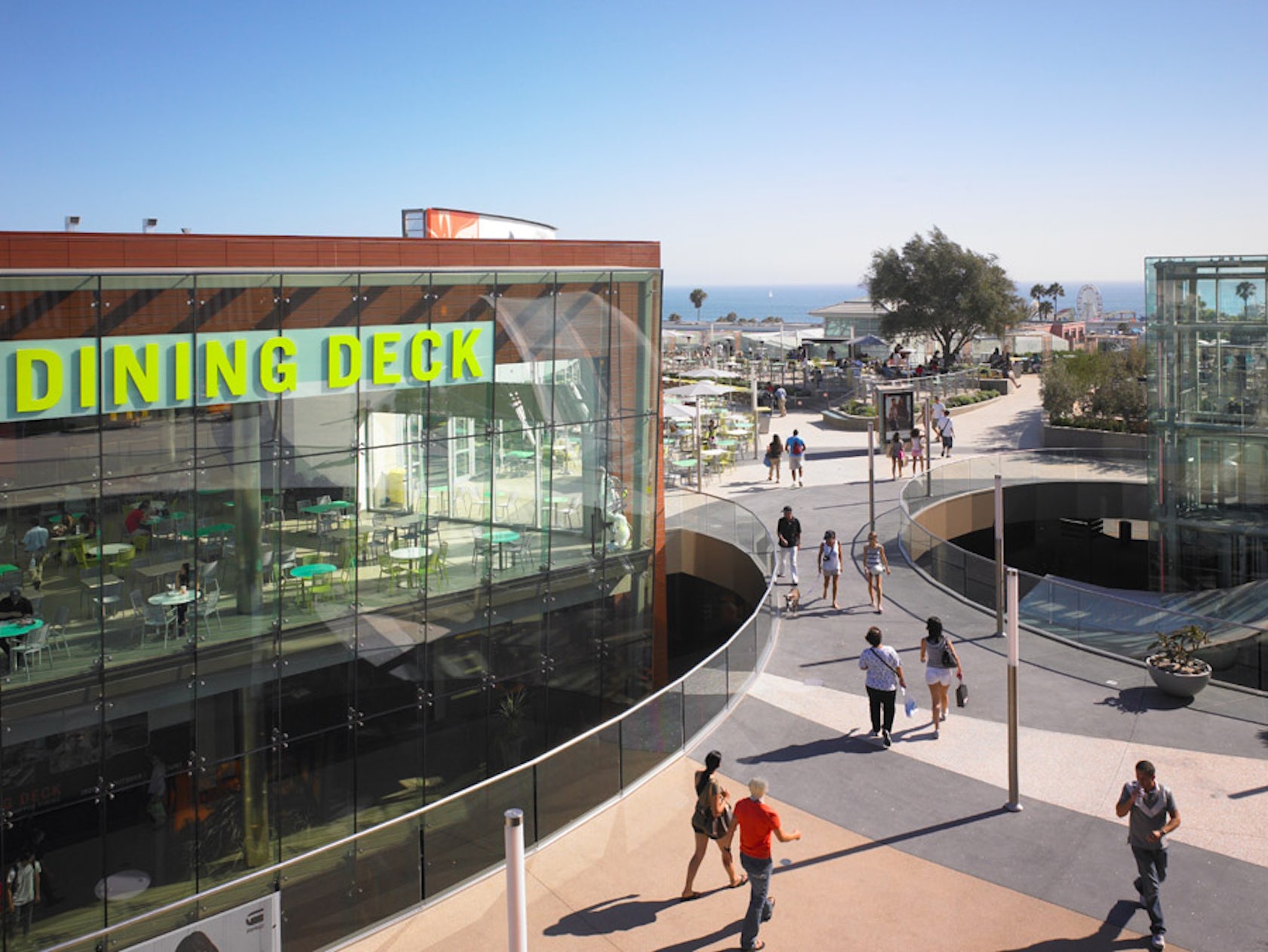 Santa Monica Shopping Center/Freestanding Location