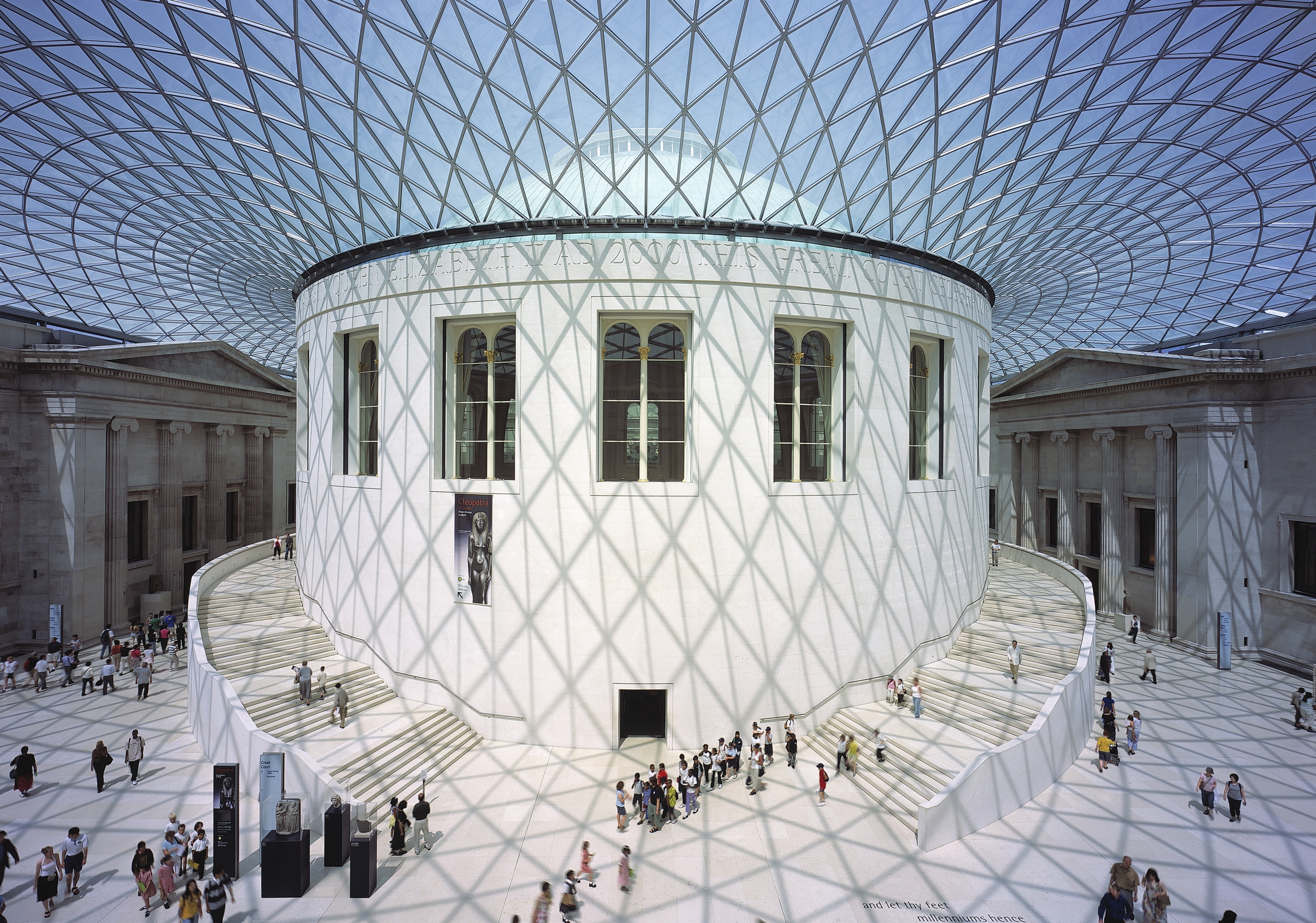 Первый современный. Музей Норман Фостер Лондон. Британский музей (British Museum). Двор британского музея Норман Фостер. Сетчатая оболочка британского музея, Архитектор Норман Фостер.