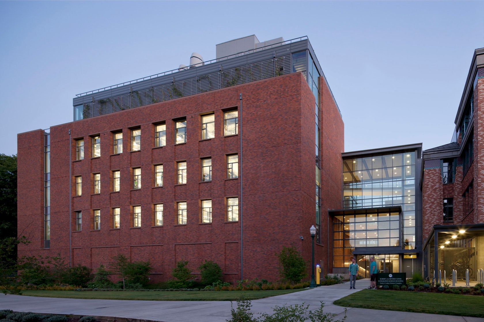 University of Oregon Lewis Integrative Science Building by HDR Architizer