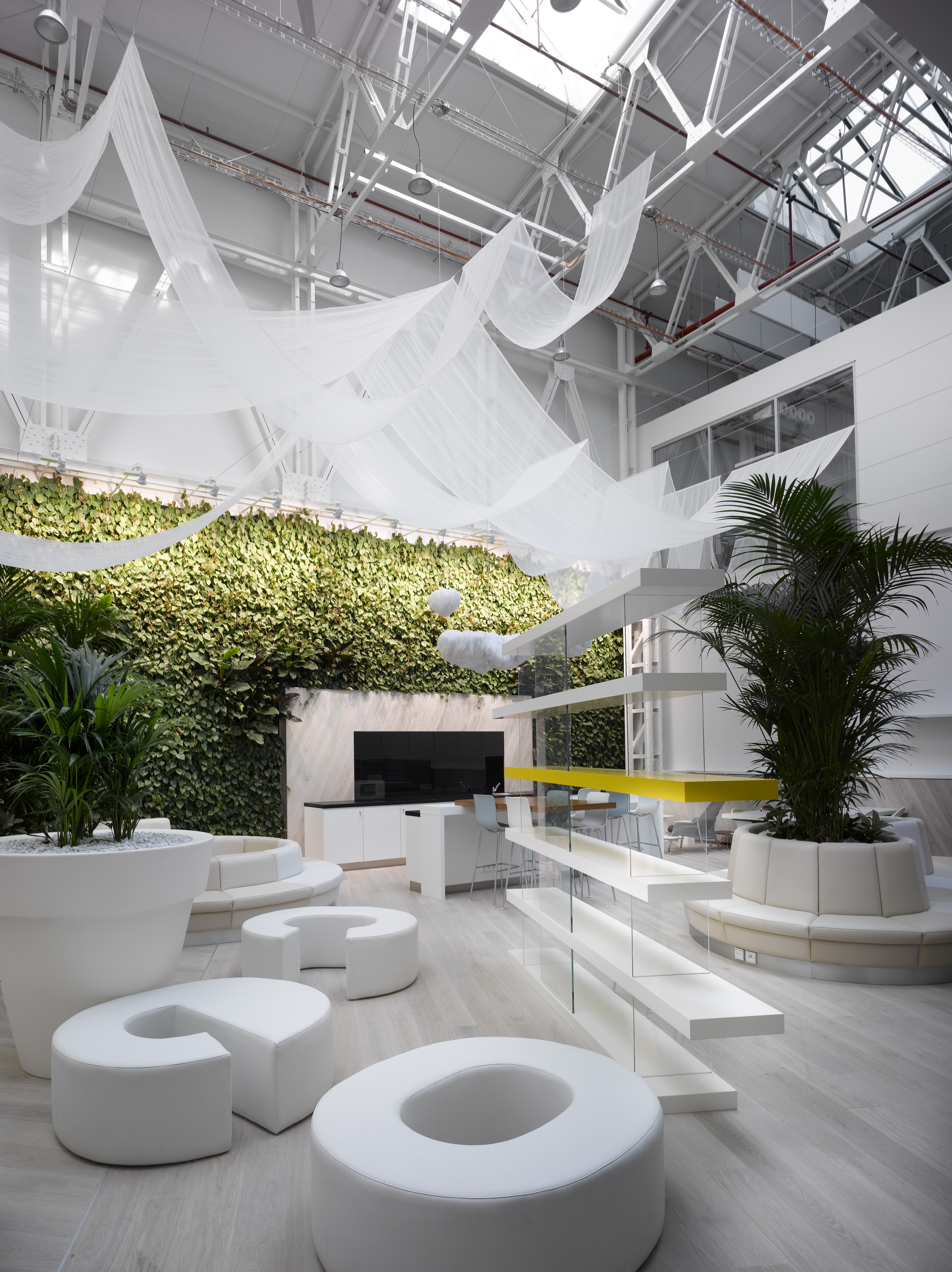 Промышленная эстетика. Taller de Arquitectura офис. Производство Эстетика. Зимний сад в офисе в футуристичном стиле. Архитектурные новшества в гостиницах