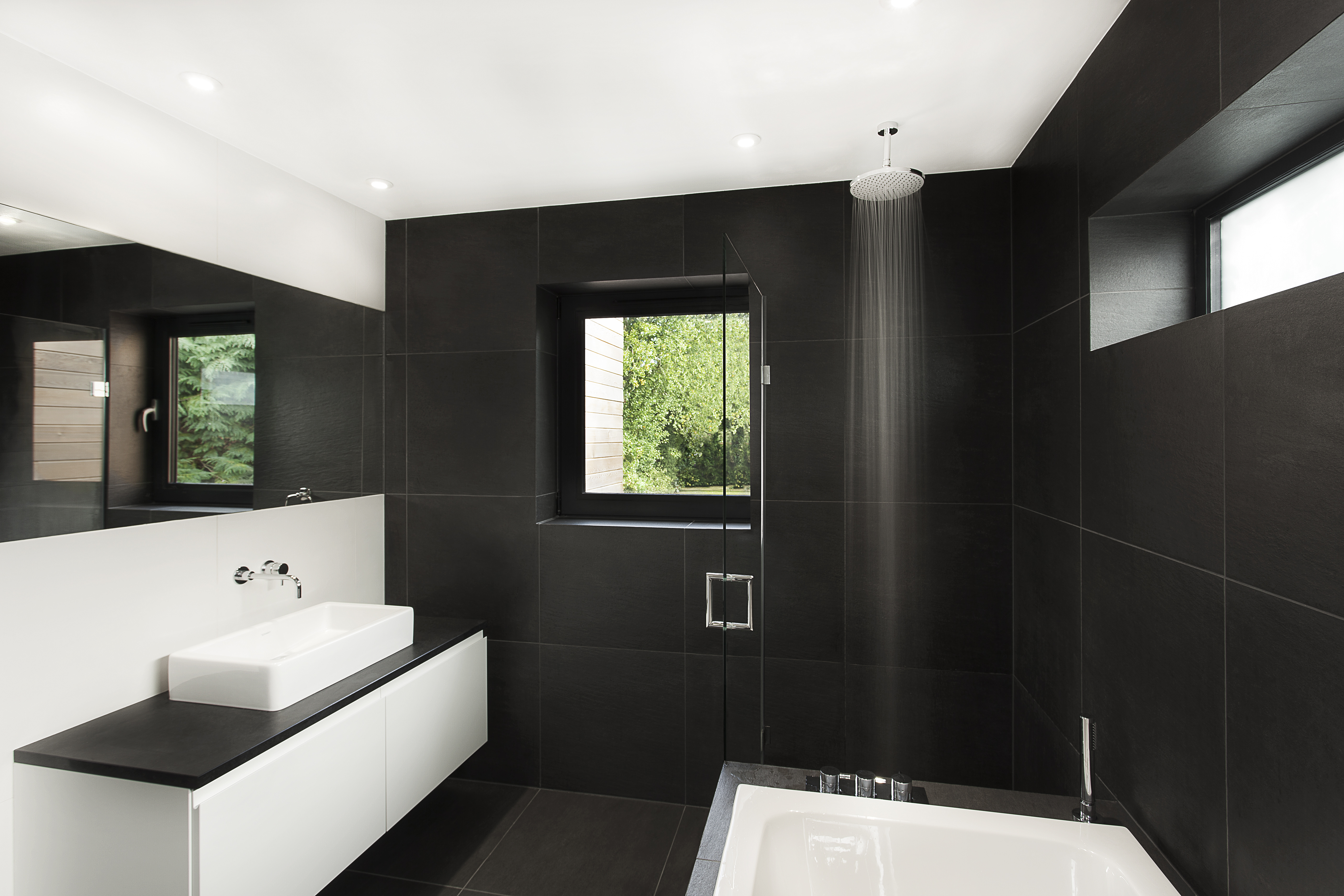 Черно белый цвет в ванной. Современная ванная комната. Черная ванная комната. Ванная комната в черном стиле. Ванная комната Минимализм.