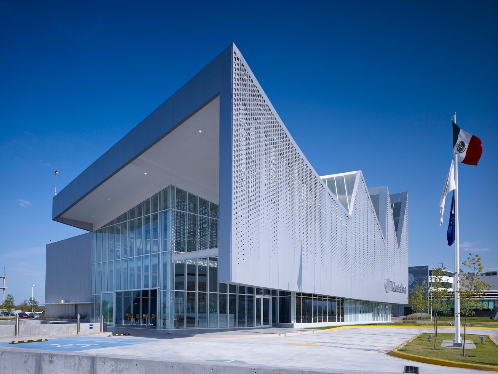 © Brooks + Scarpa Architects