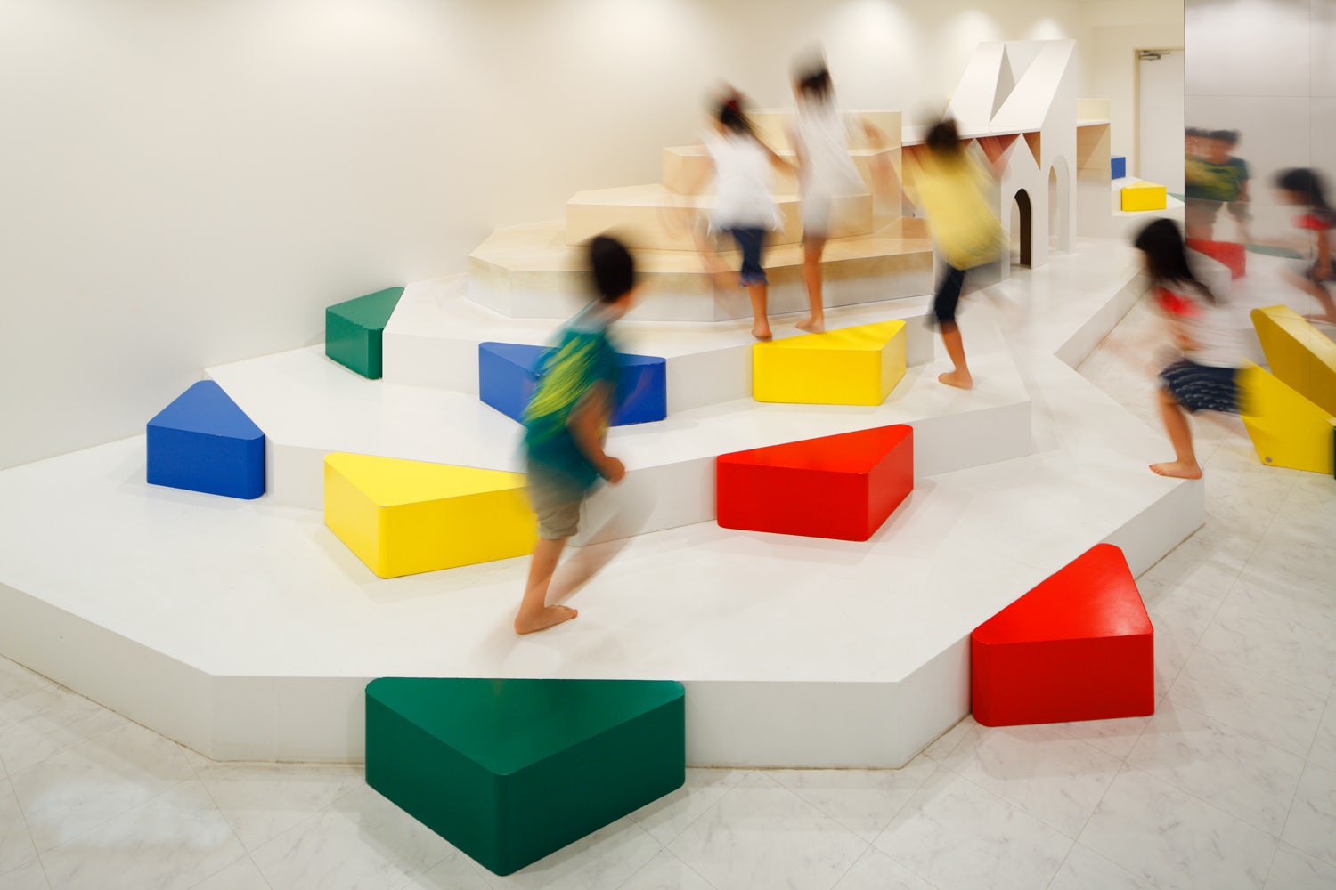 © MORIYUKI OCHIAI ARCHITECTS