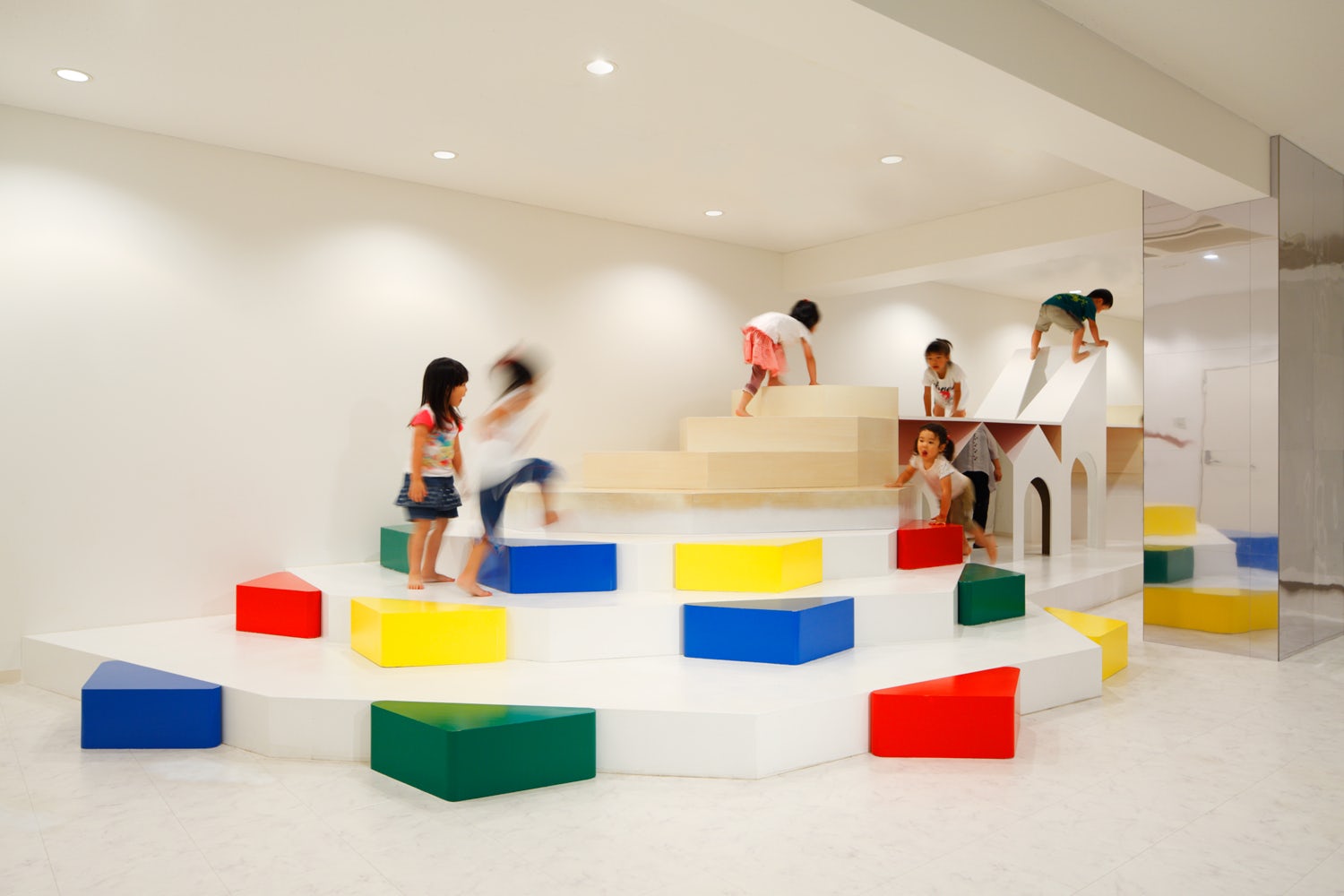 © MORIYUKI OCHIAI ARCHITECTS
