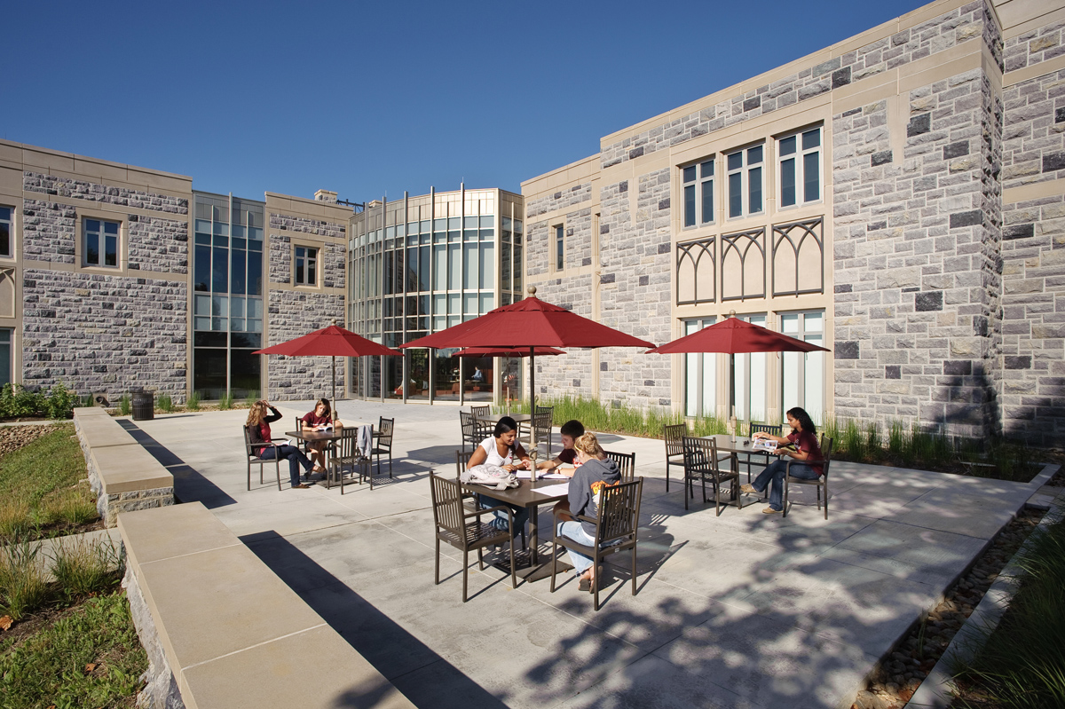 visitors-undergraduate-admissions-center-virginia-tech-by-glave
