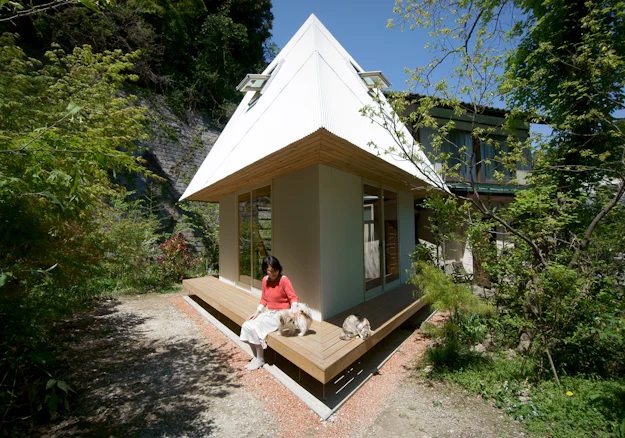 Strapping Structures: 7 Earthquake-Resistant Buildings in Japan ...
