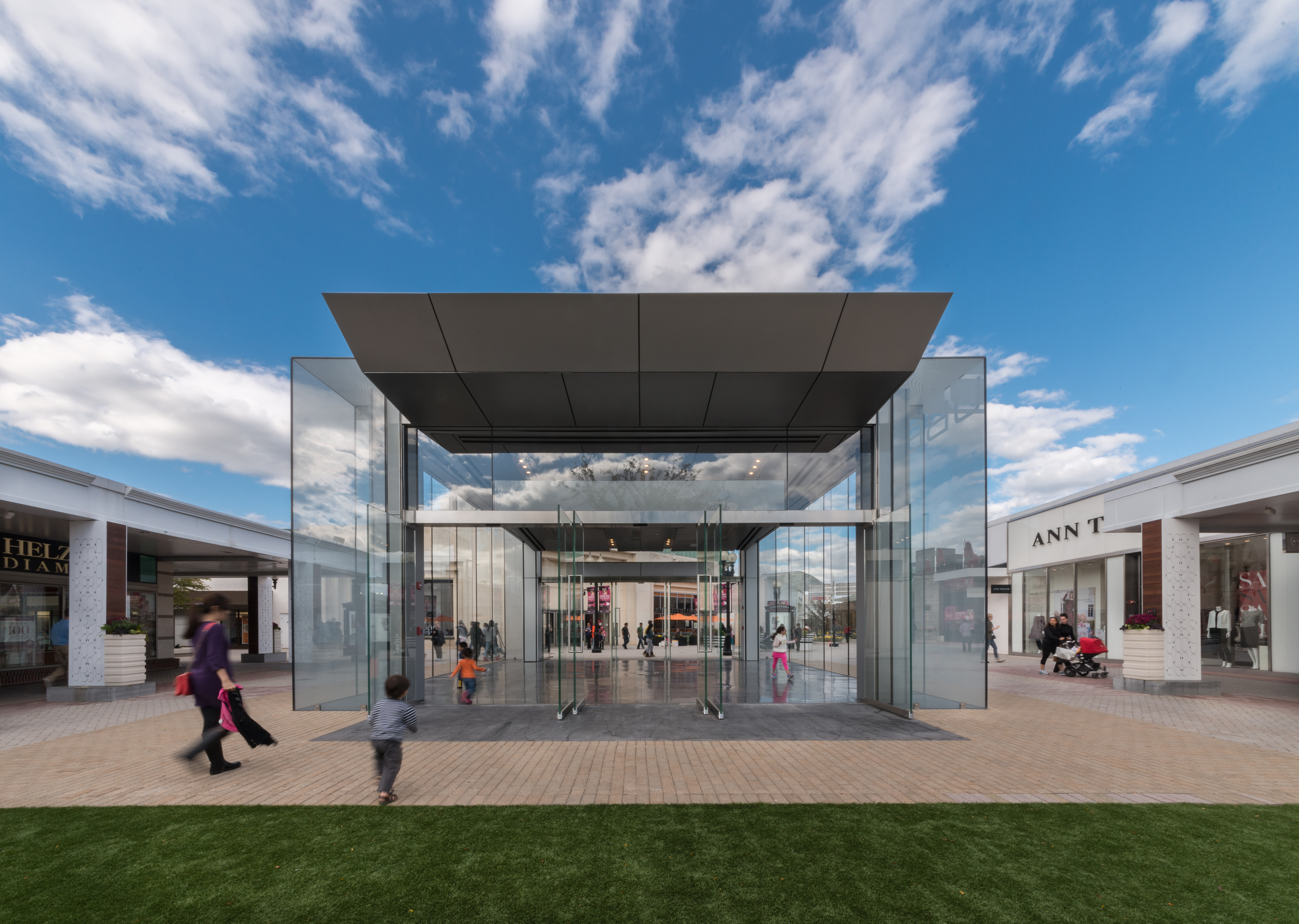 Westfield Old Orchard Glass Cube by JGMA Architizer