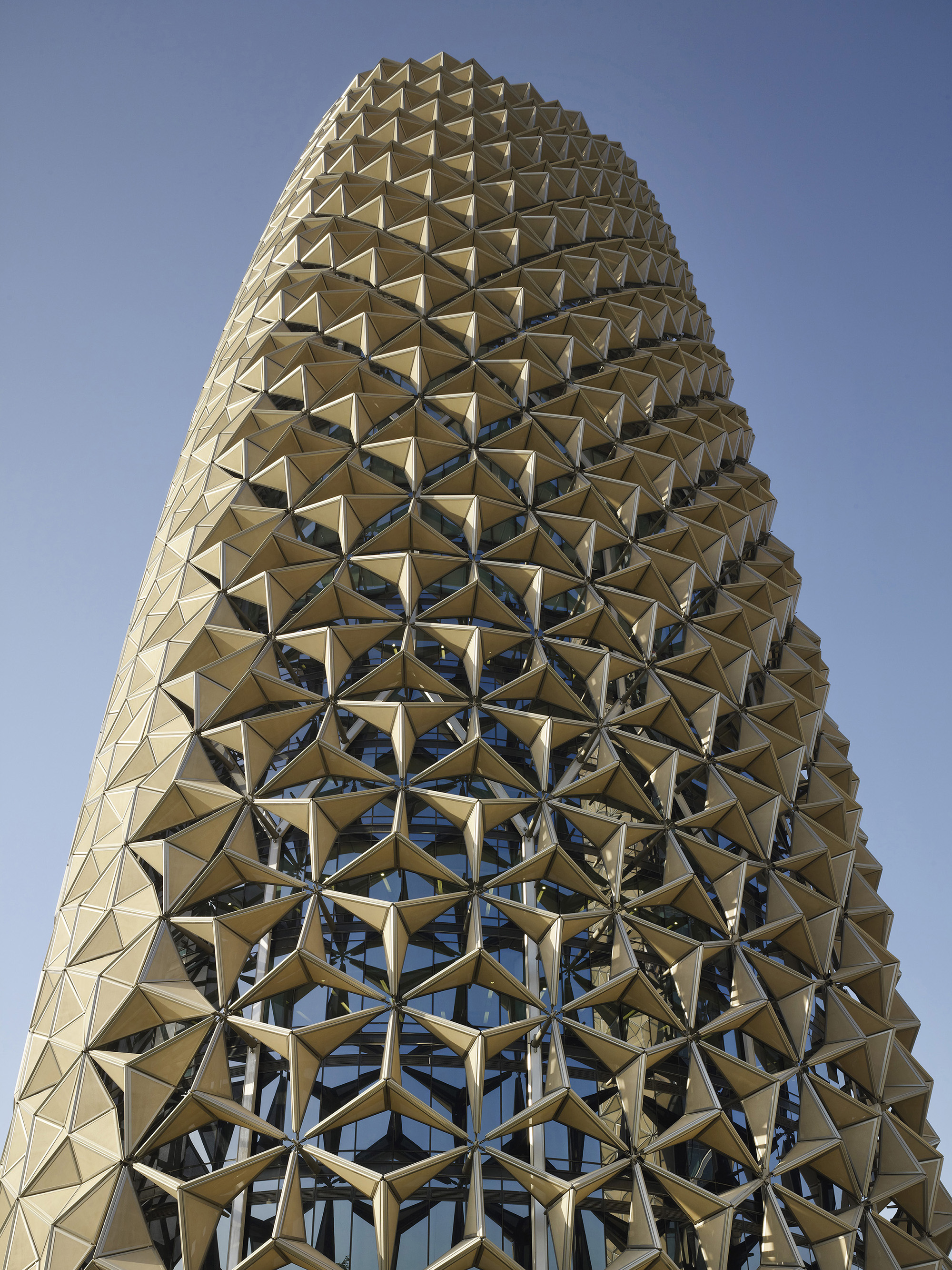 Башня ала. Башни Аль-Бахар. Башни Аль Бахар в Абу-Даби. Башни Аль Бахар архитектурная среда. Машрабия в архитектуре.