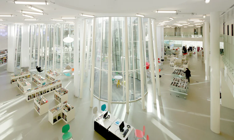 Pursuing Perfection: 8 Glass Boxes With Beautiful Detailing ...