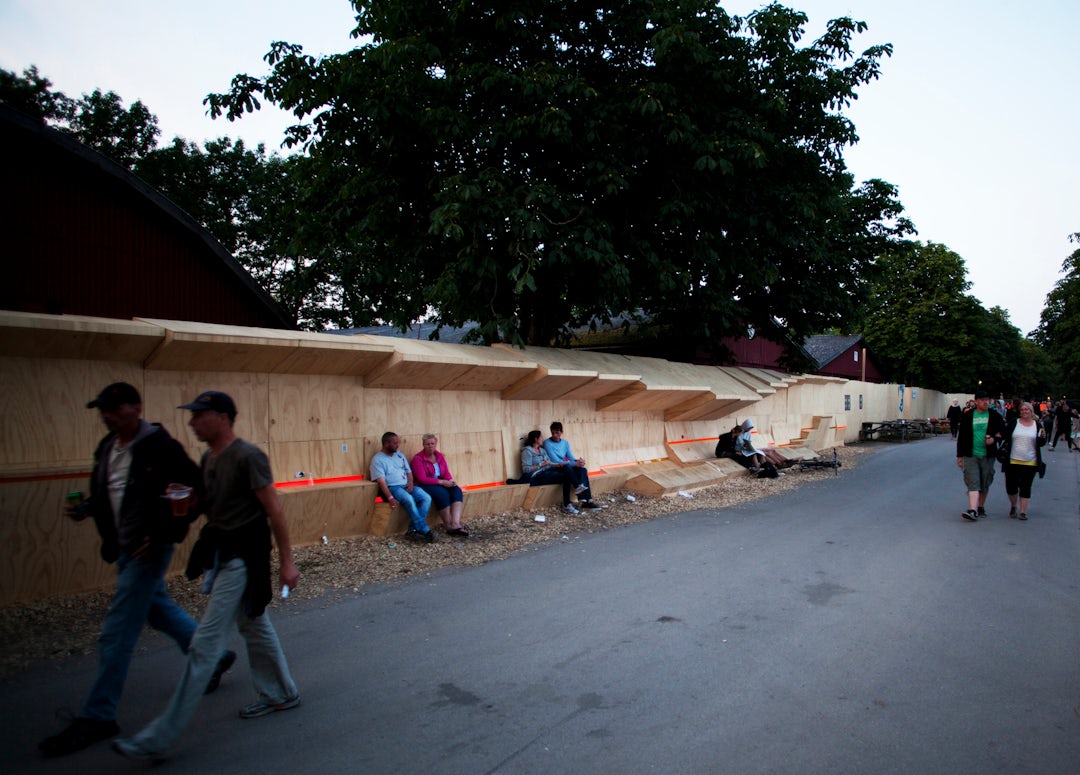 Great Walls: Urban Delineation in 10 Public Fences and Wall Structures ...