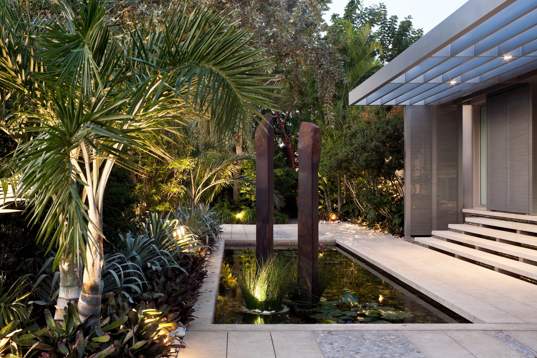 © Raymond Jungles, Inc.