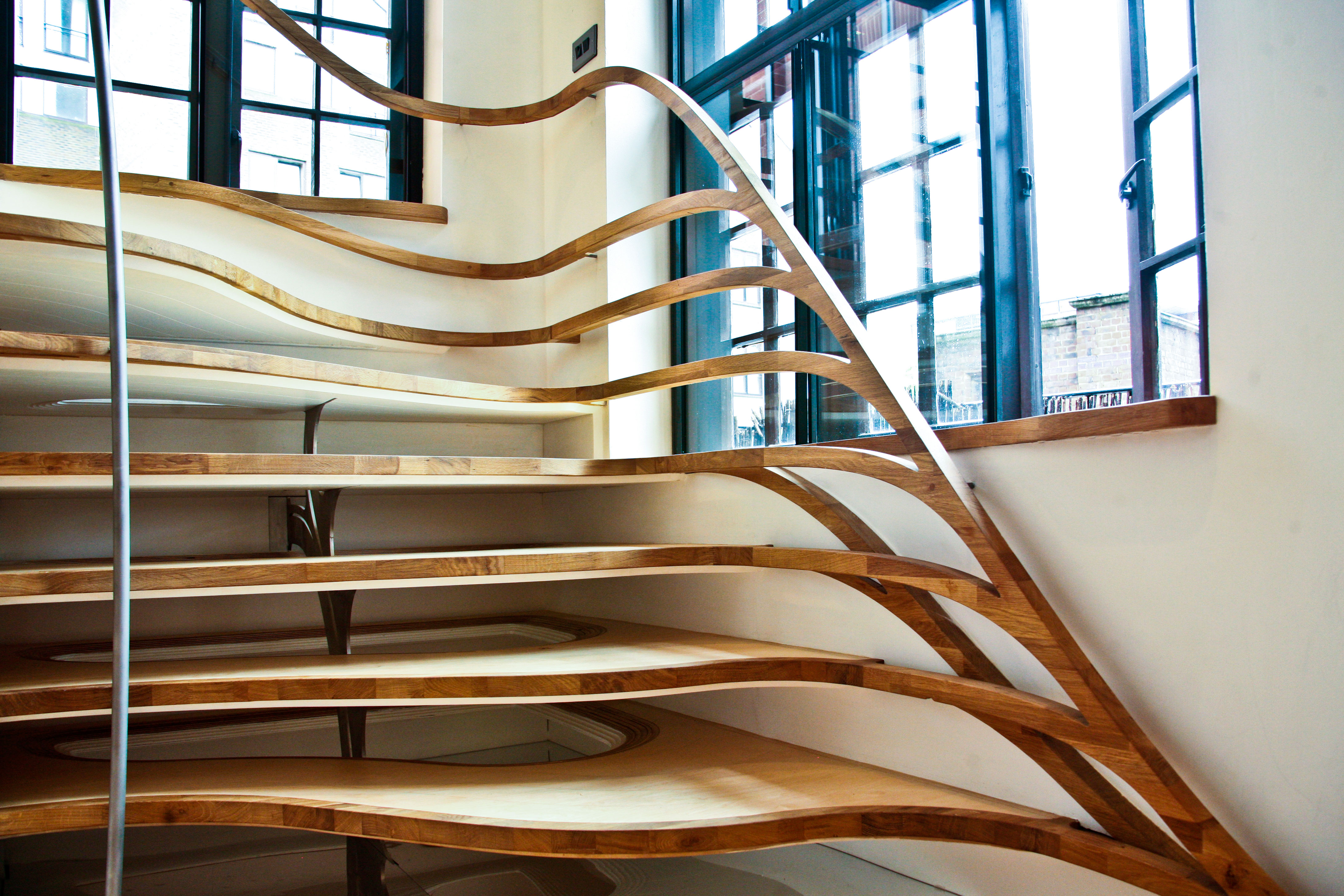 Деревянный гнет. Необычные лестницы. Необычные деревянные лестницы. Оригинальные лестницы из дерева. Необычные лестницы из дерева.