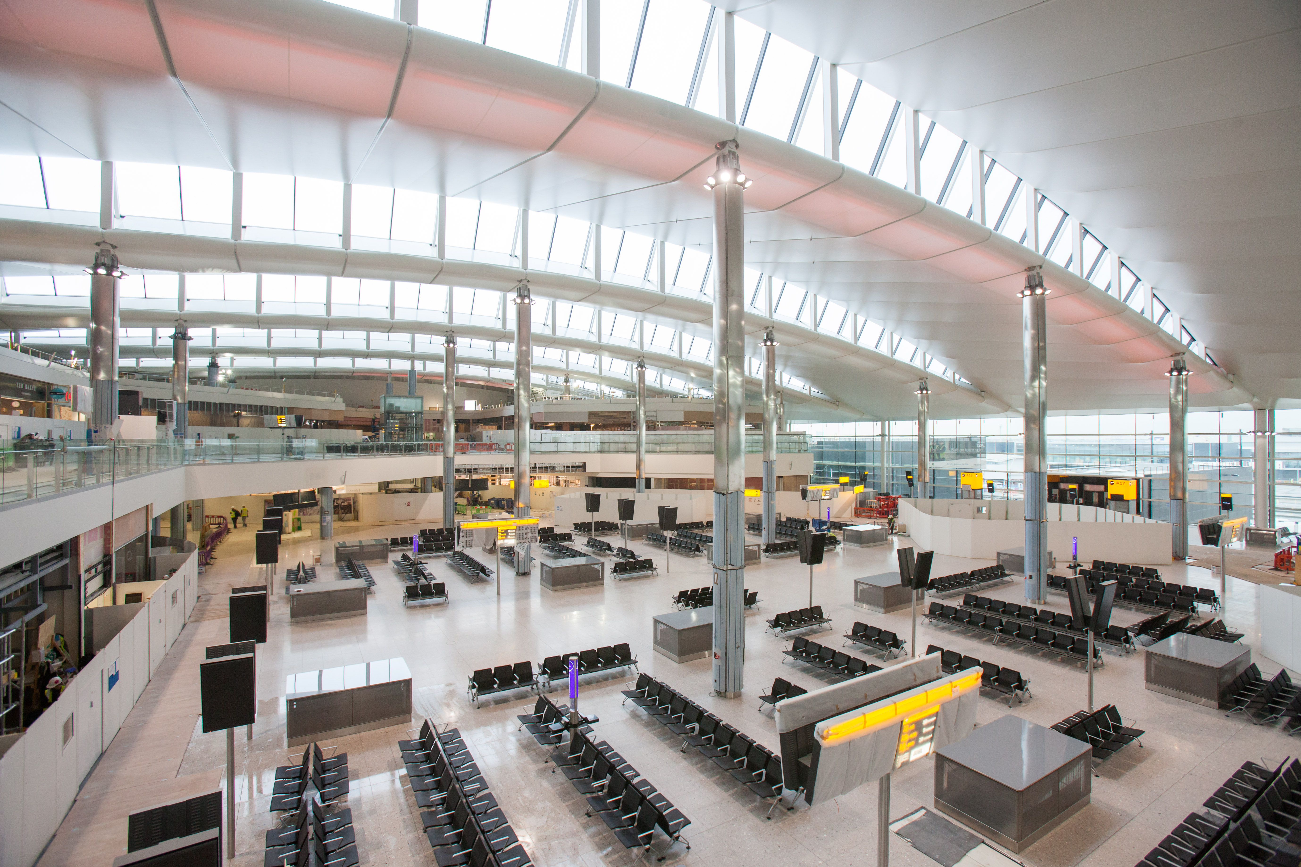 Аэропорт хитроу терминал 2. Тпу черкизово вокзал восточный. Аэропорт домодедово терминал т1. Домодедово новый терминал т2. Терминал здание.