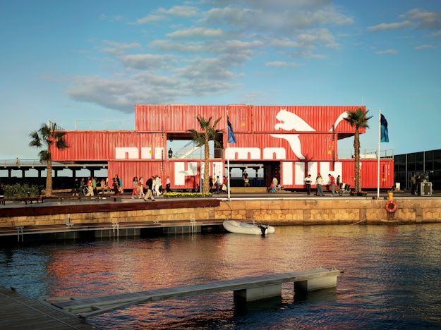 Building Identity: 10 Bold Supergraphics That Make a Statement ...