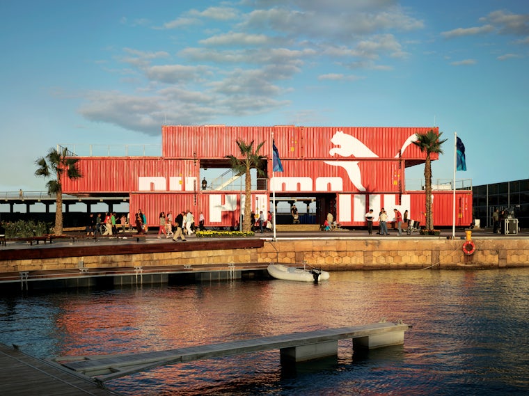 Building Identity: 10 Bold Supergraphics That Make a Statement ...