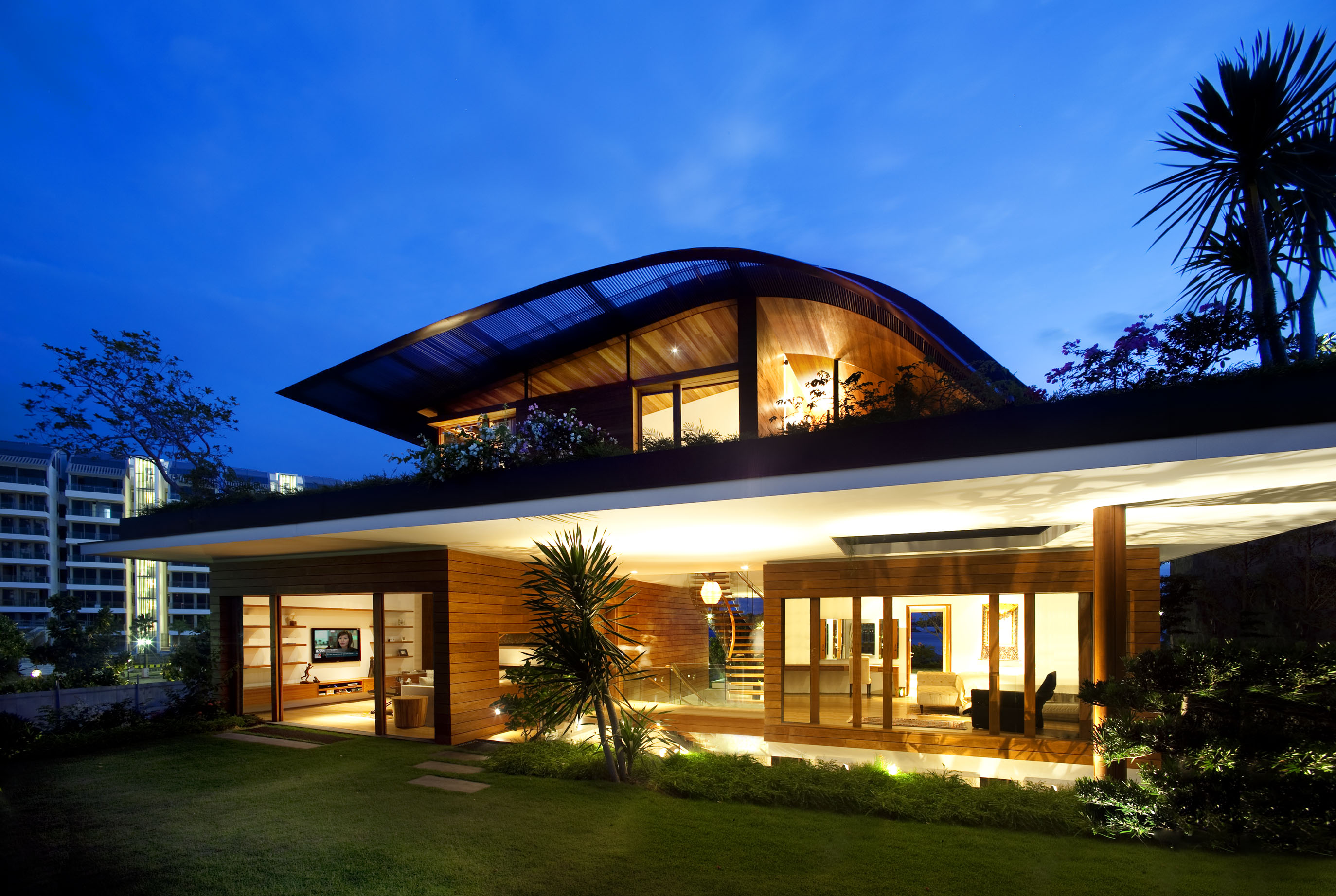 Most beautiful homes. Дом Meera House, Сингапур. Сингапур экодома. Вилла в Сингапуре. Необычные крыши домов.