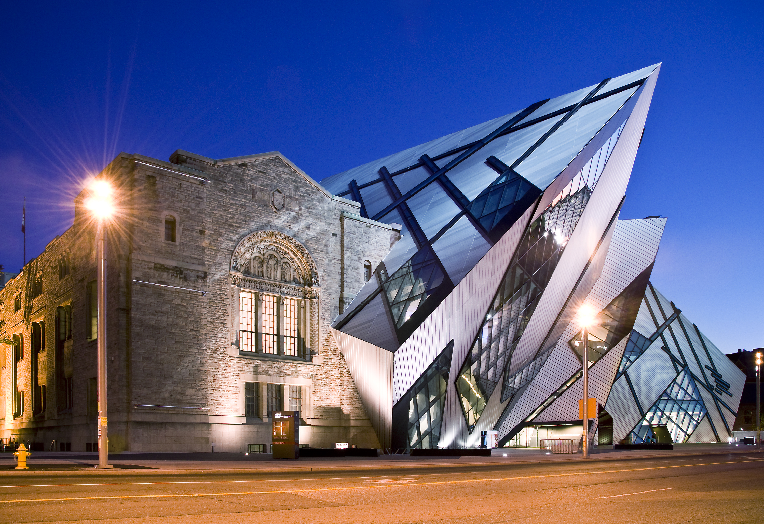 Европейский культурный центр. Даниэль Либескинд музей в Онтарио. Королевский музей Онтарио Либескинд. Даниэль Либескинд архитектура. Королевский музей Онтарио Торонто Канада.