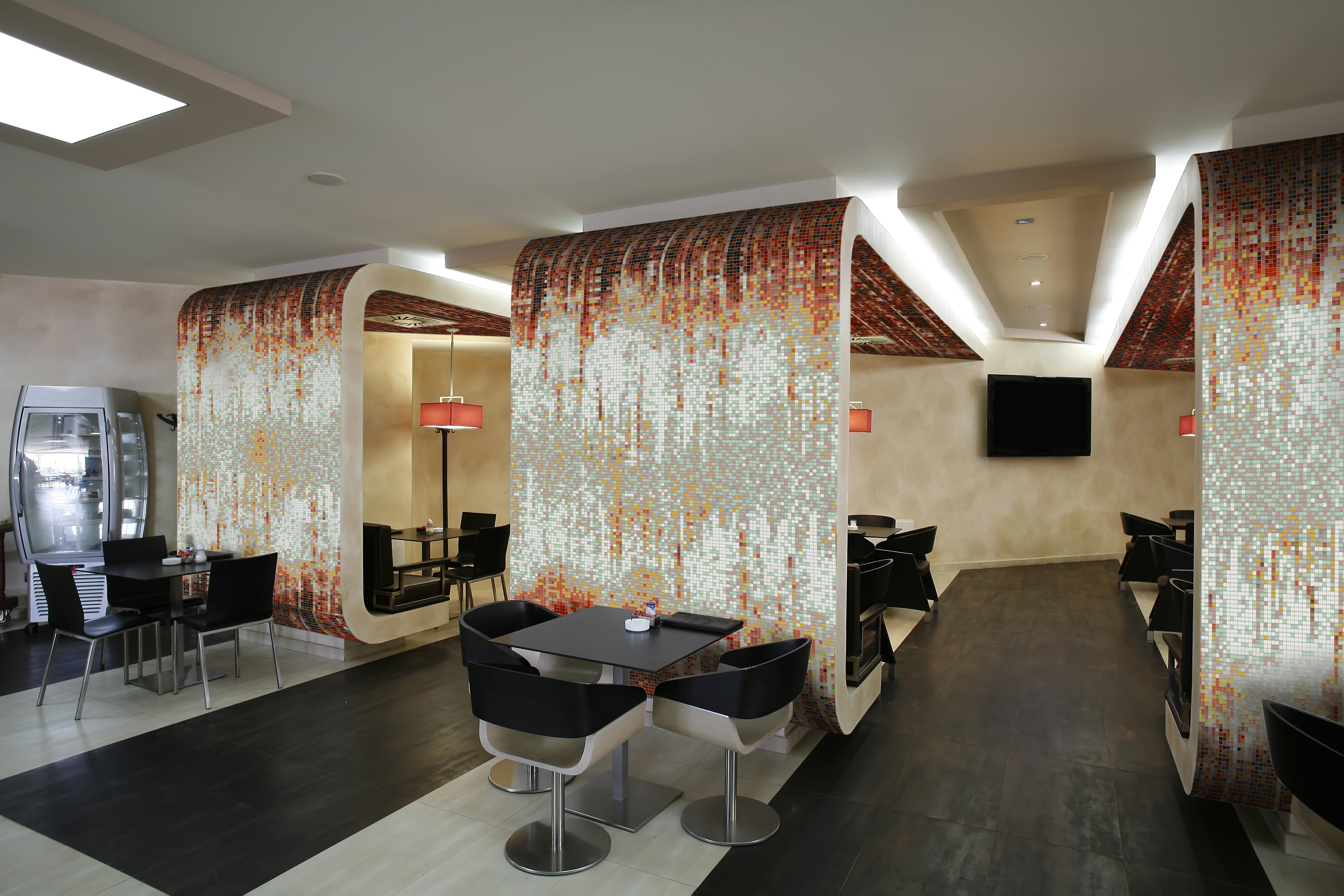 Breach Tile Pattern- SPLASH! Mosaic Collection