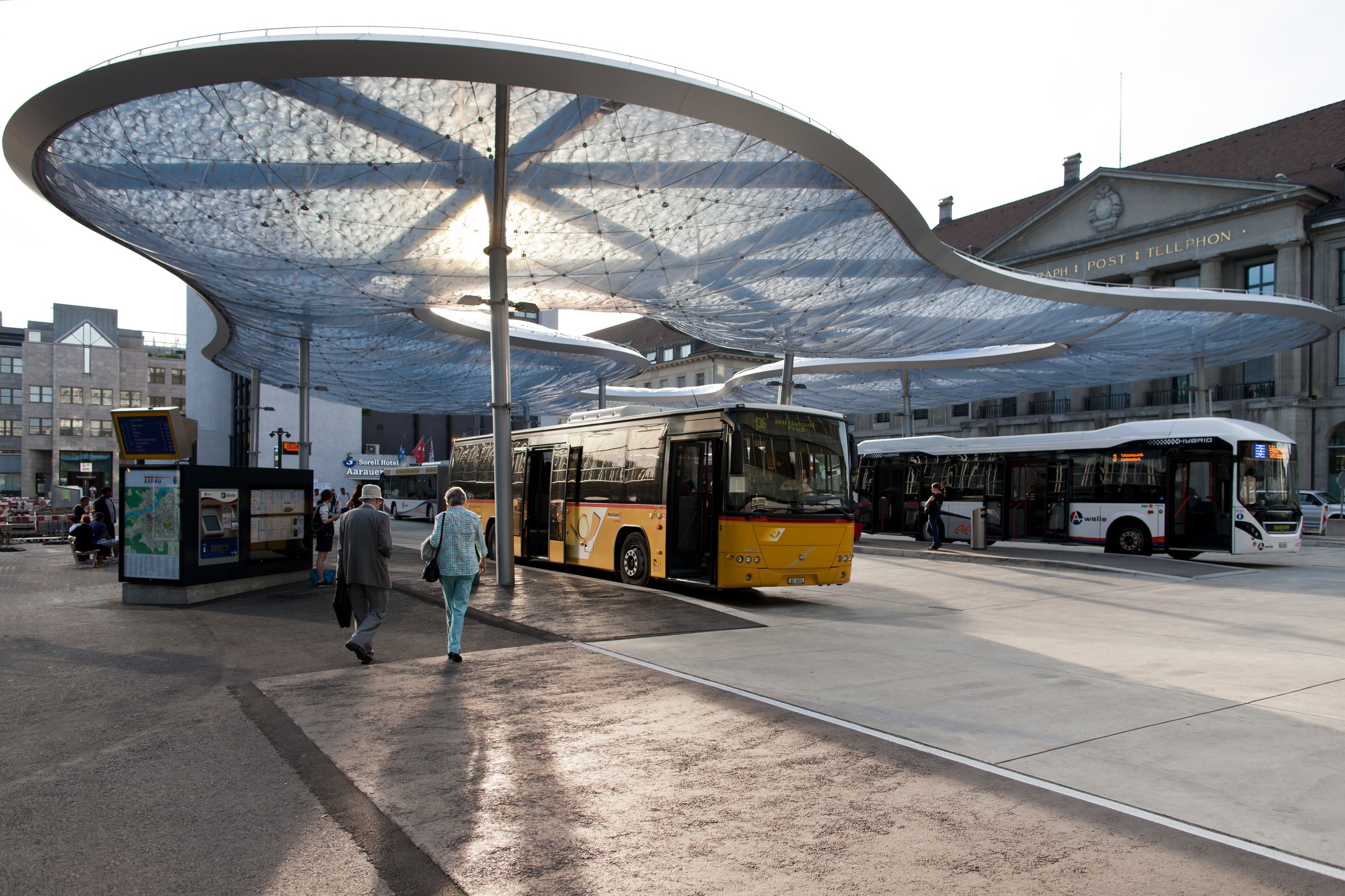 Автобус вокзал стадион. Автовокзал Тилбург, Нидерланды. Bus Station – автобусная станция. Болтон Bus Station. Автовокзал Поппенбюттель (Германия).