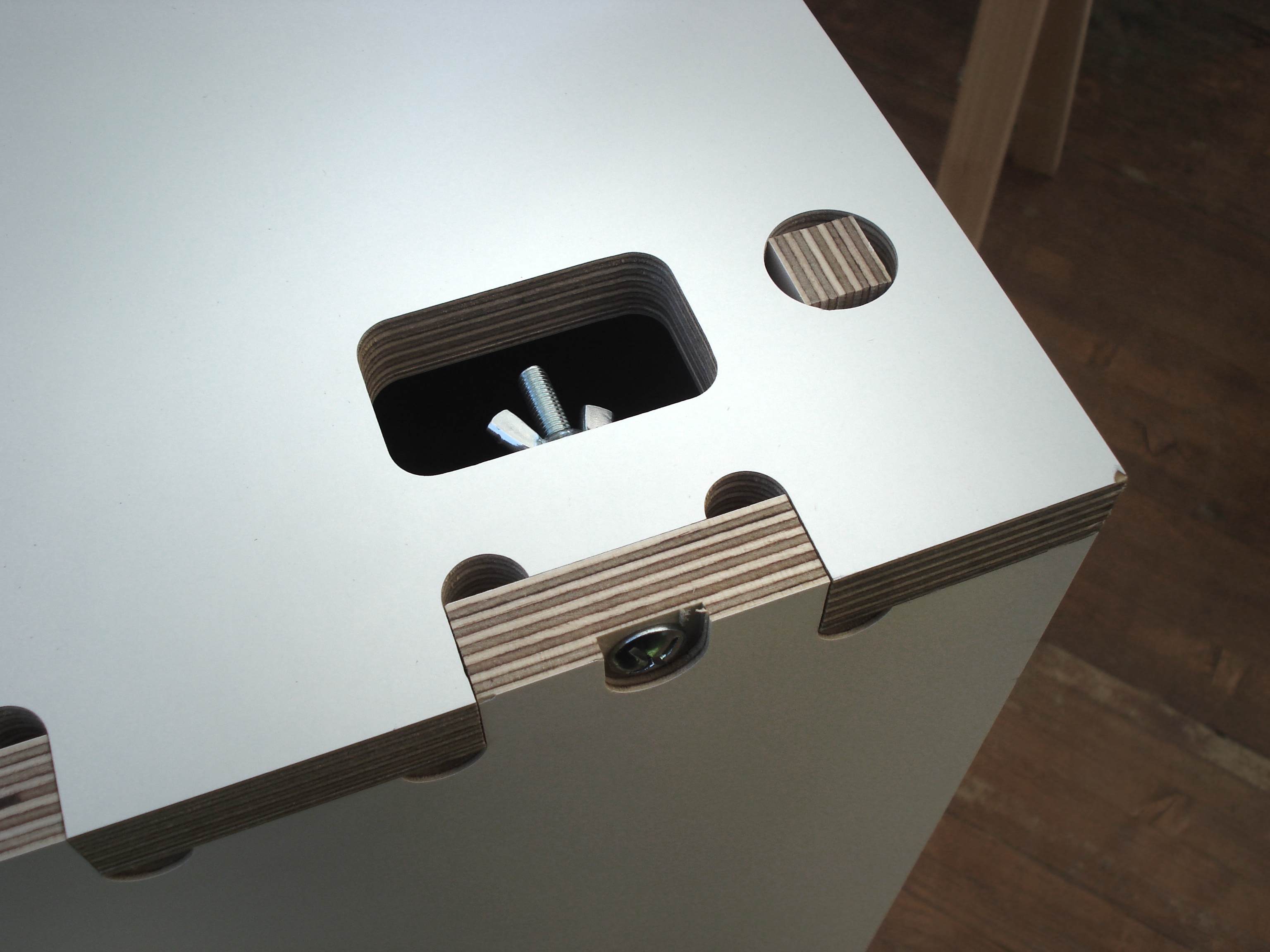 стыковочная планка для дсп 16 мм. соединитель фанеры для шкафа. стык фанеры. угловое соединение фанеры. шип паз 90 градусов.