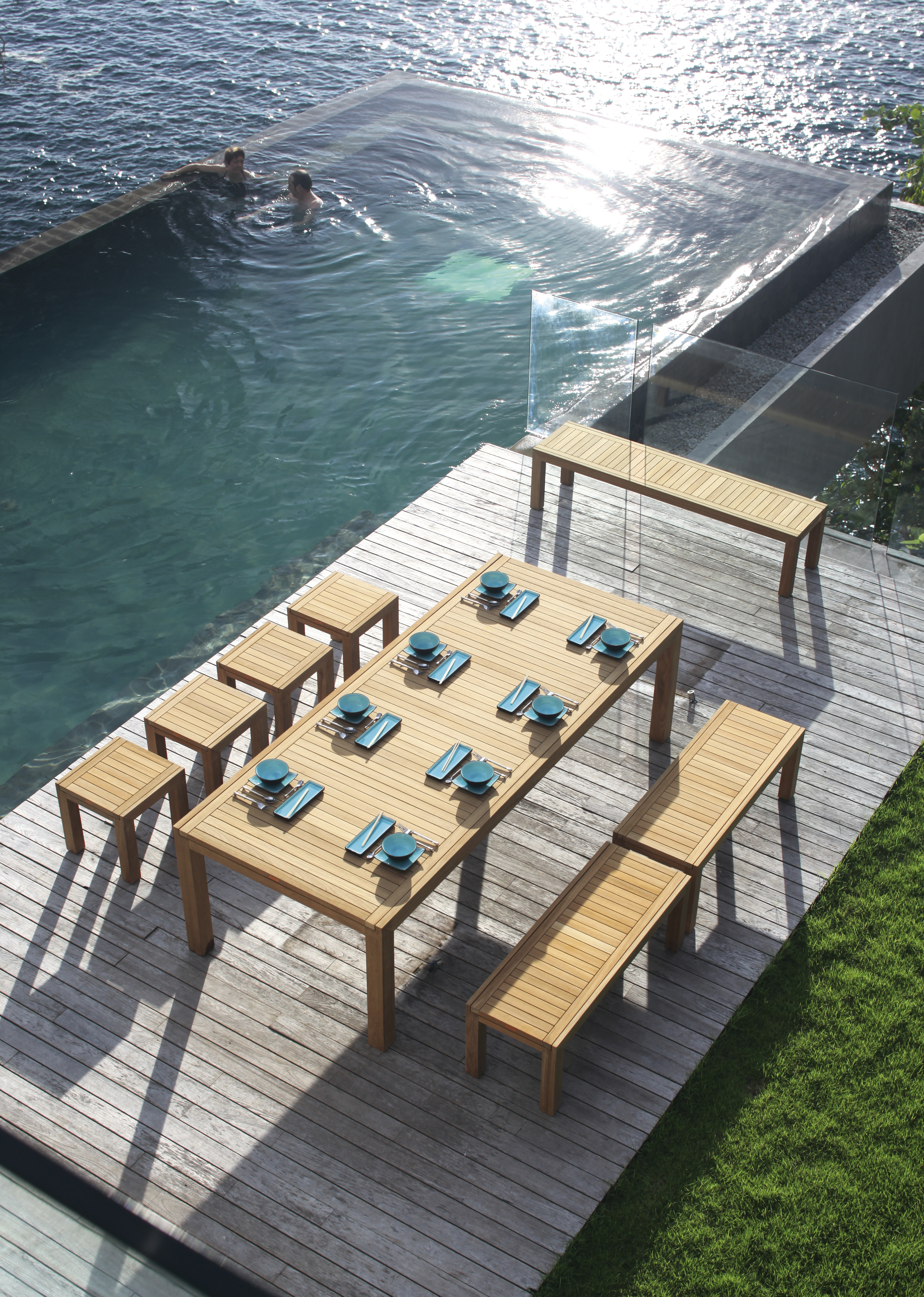 Ixit Table + Chairs